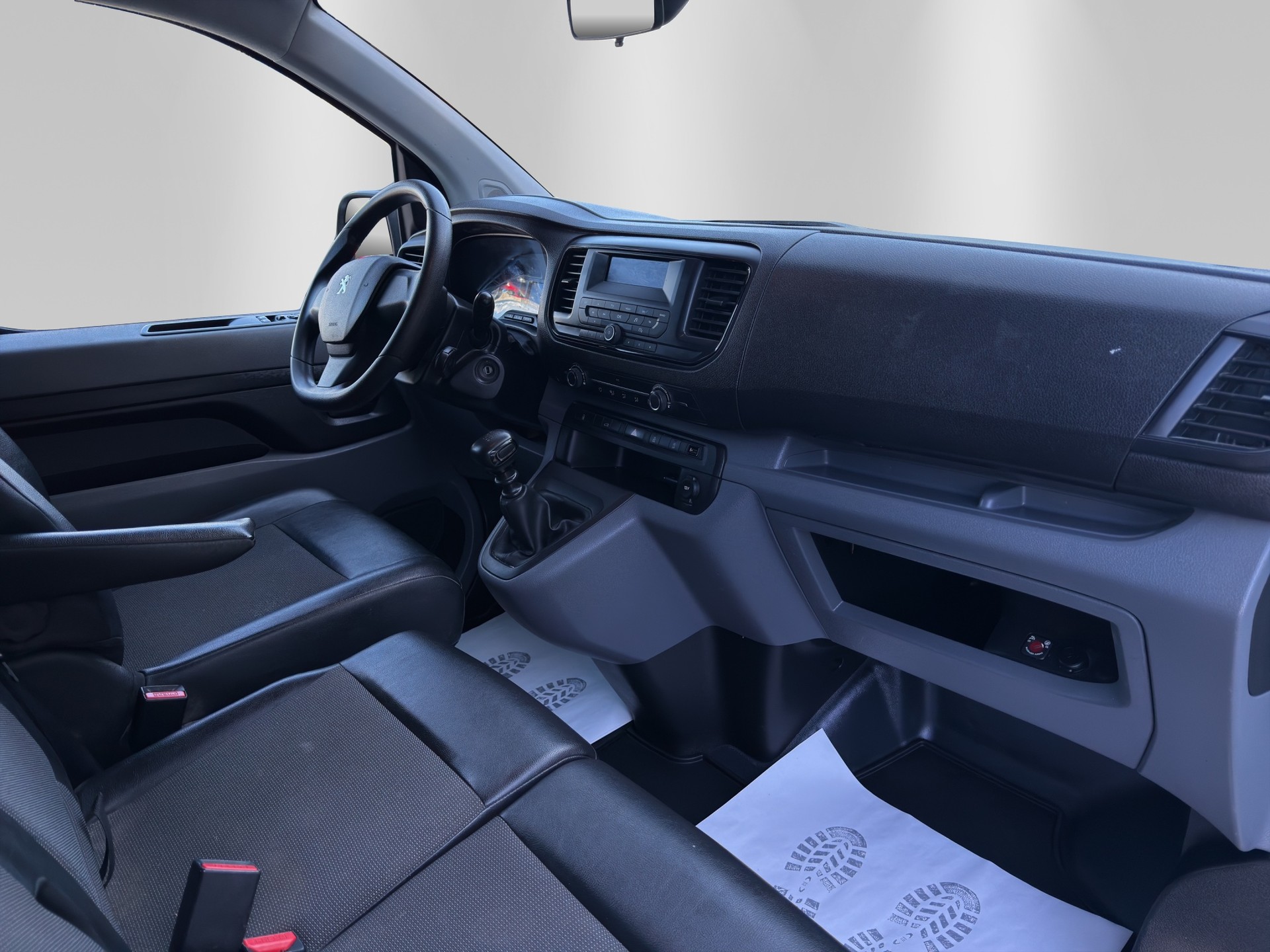 PEUGEOT Expert 2.0 BlueHDi 120 S&S Premium Standard-image-12