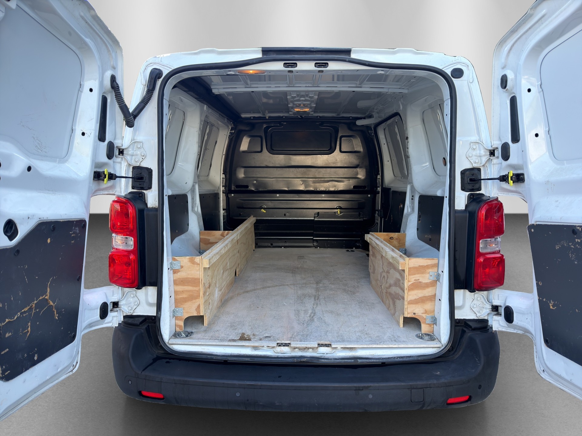 PEUGEOT Expert 2.0 BlueHDi 120 S&S Premium Standard-image-13