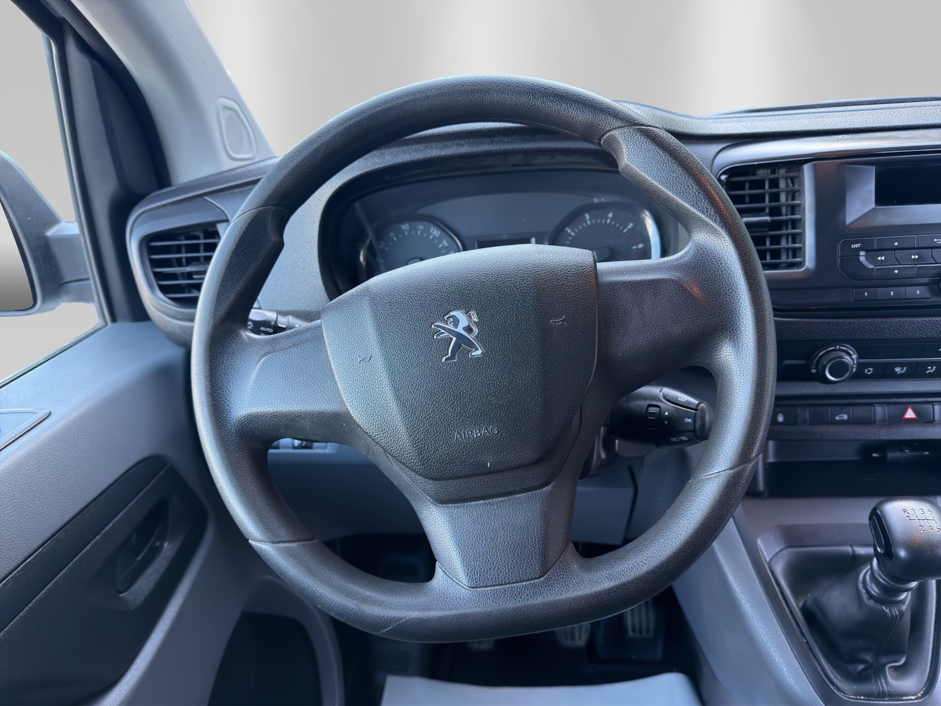 PEUGEOT Expert 2.0 BlueHDi 120 S&S Premium Standard-image-9