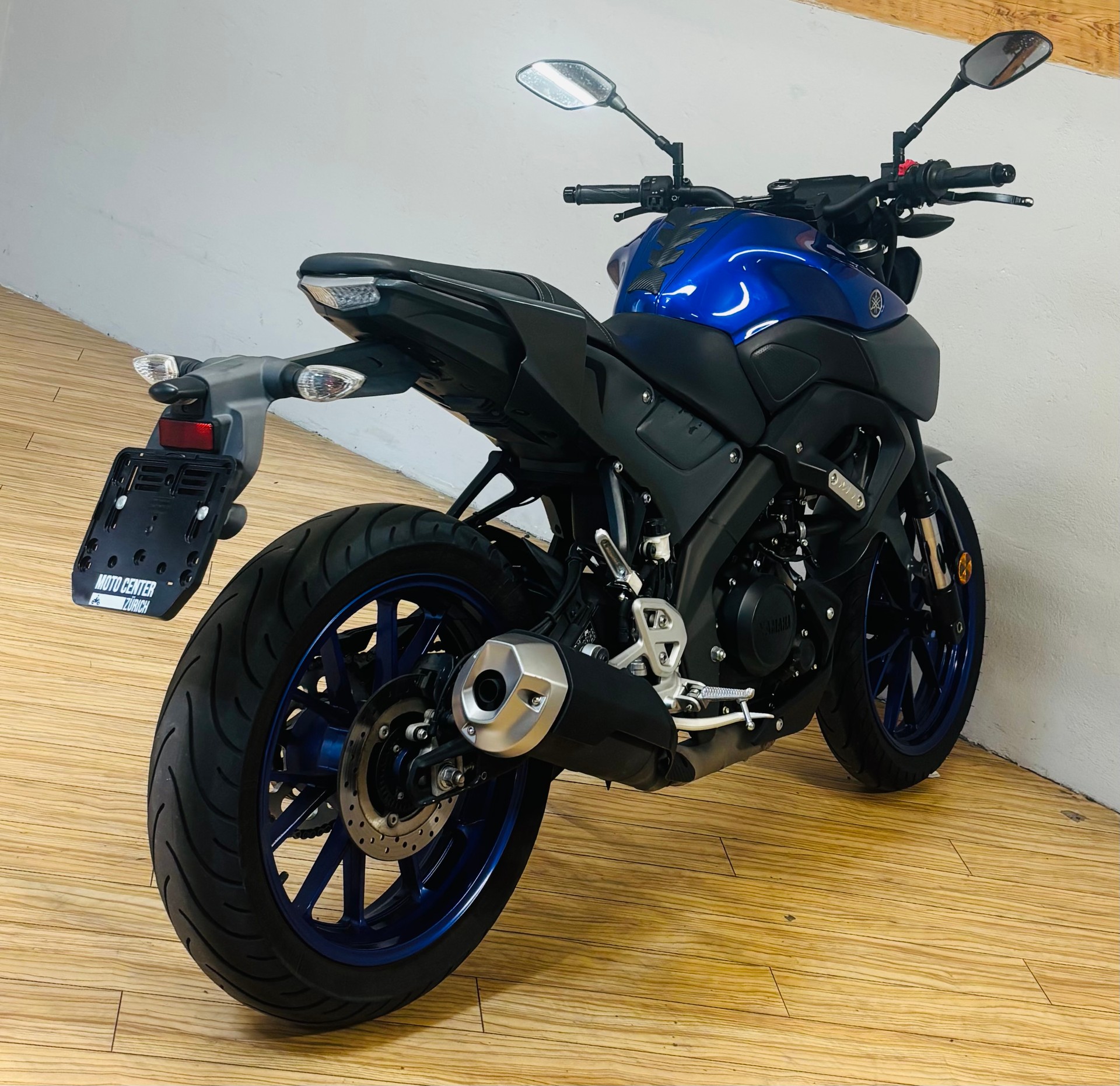 YAMAHA MT-125 ABS-showroom-element-2