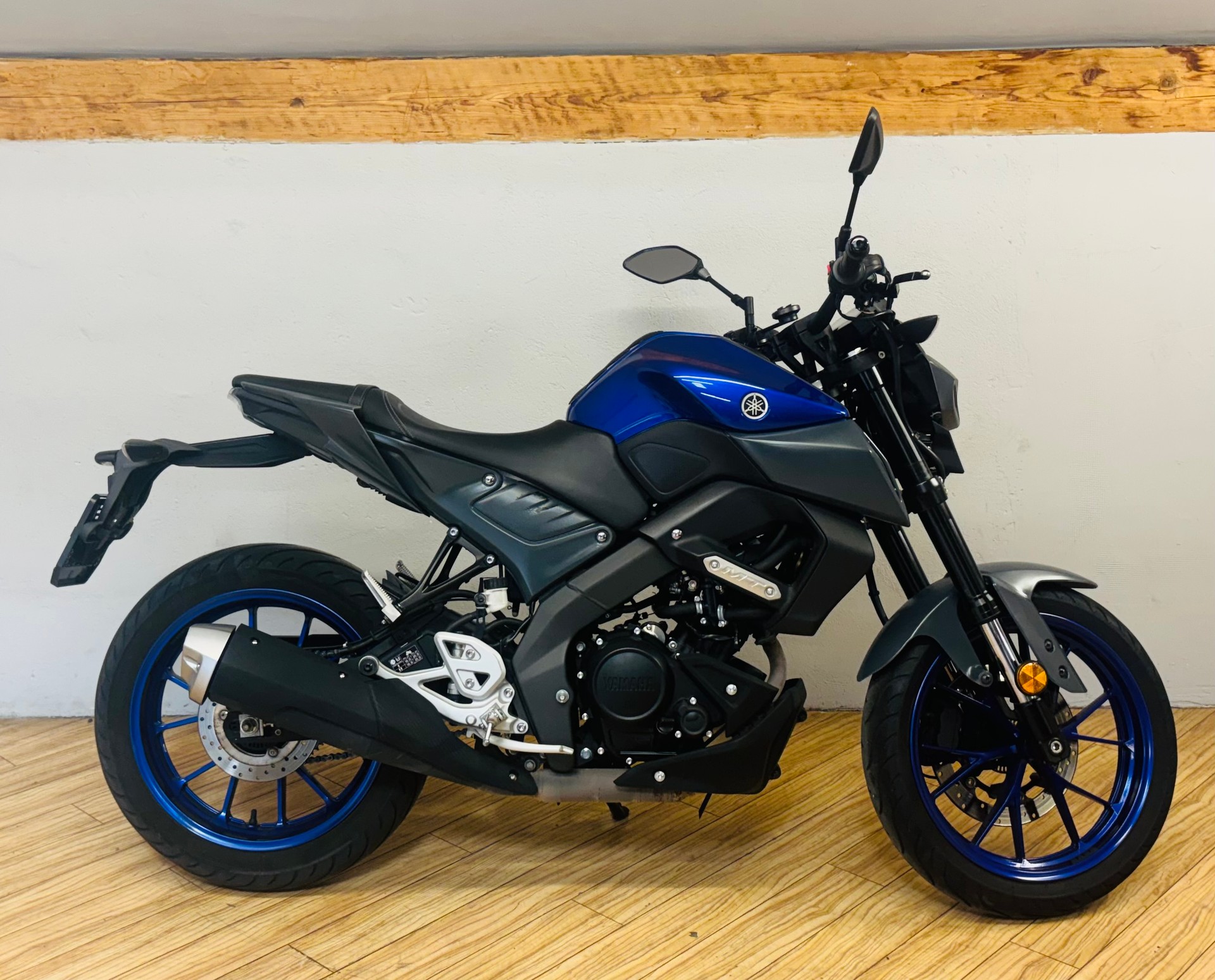 YAMAHA MT-125 ABS-showroom-element-1