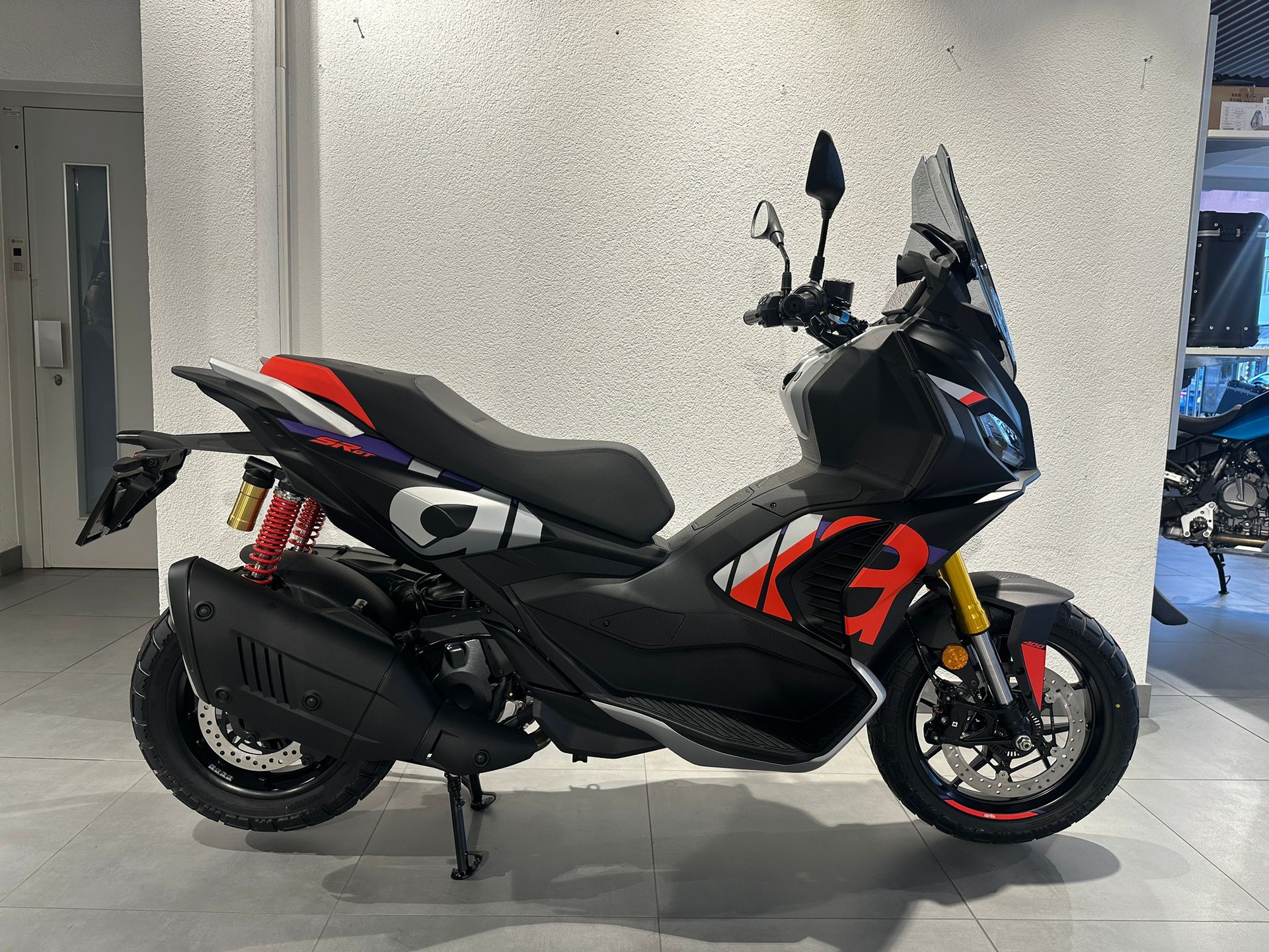 APRILIA SR GT 400 Replica | Neu | Ab Lager Verfügbar | Adventure Roller | Garantie-showroom-element-1