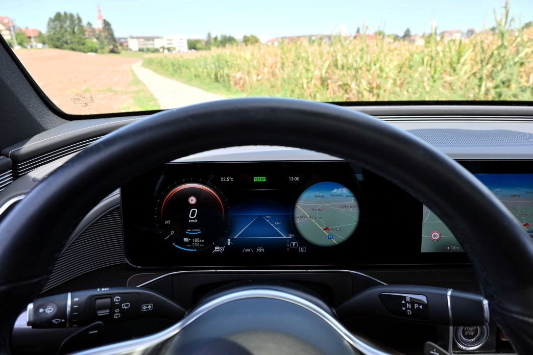 MERCEDES-BENZ EQC 400 4Matic EQ Star-image-9