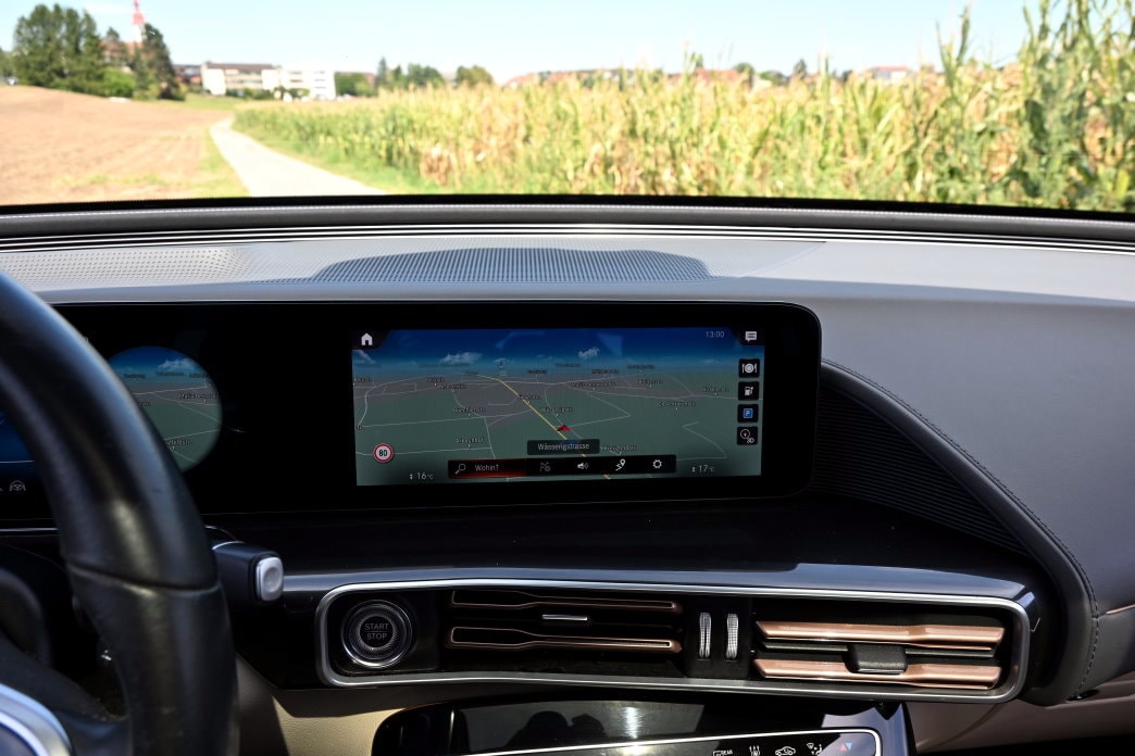 MERCEDES-BENZ EQC 400 4Matic EQ Star-image-10