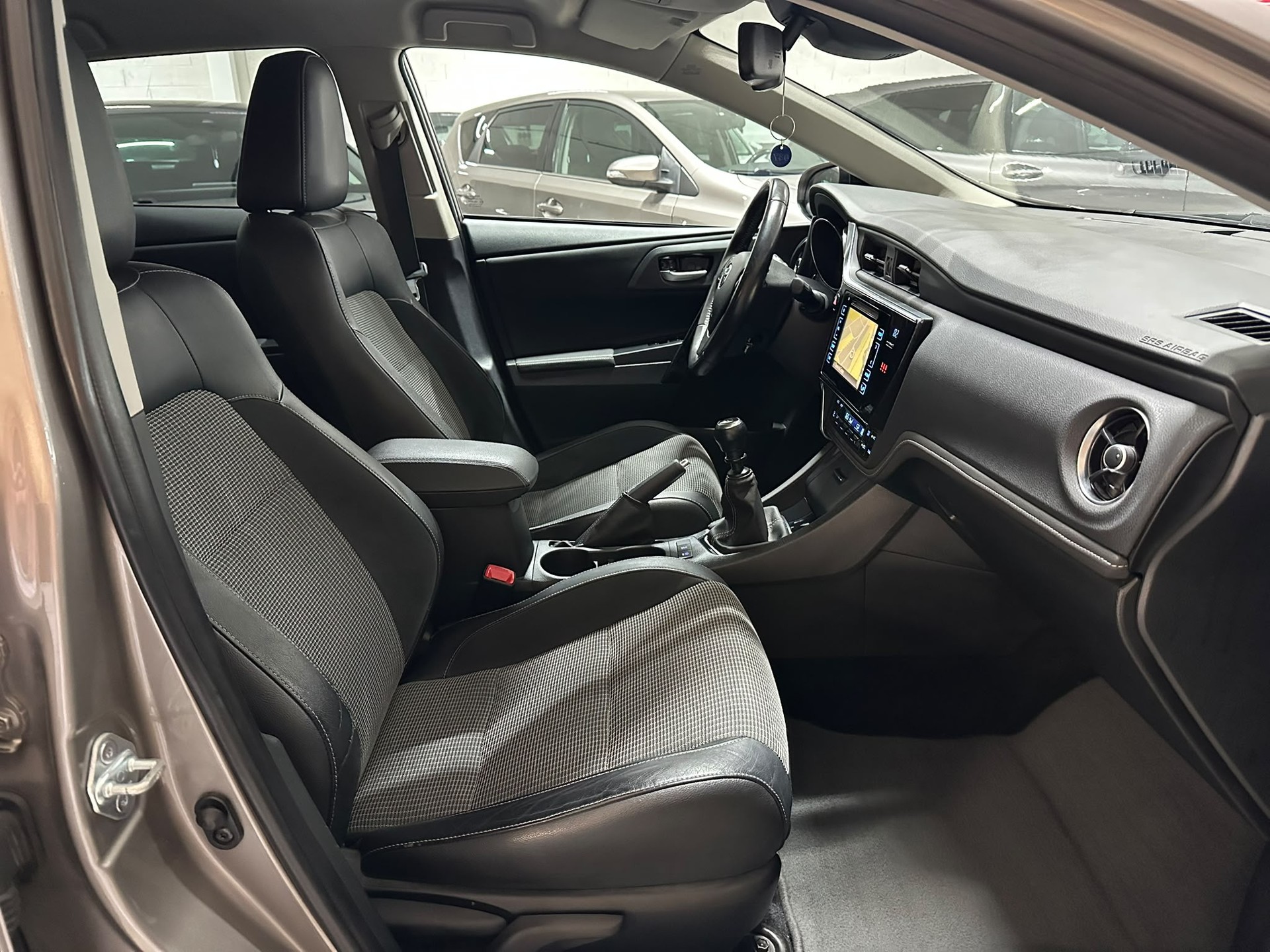 TOYOTA Auris 1.2 Turbo Luna-image-11