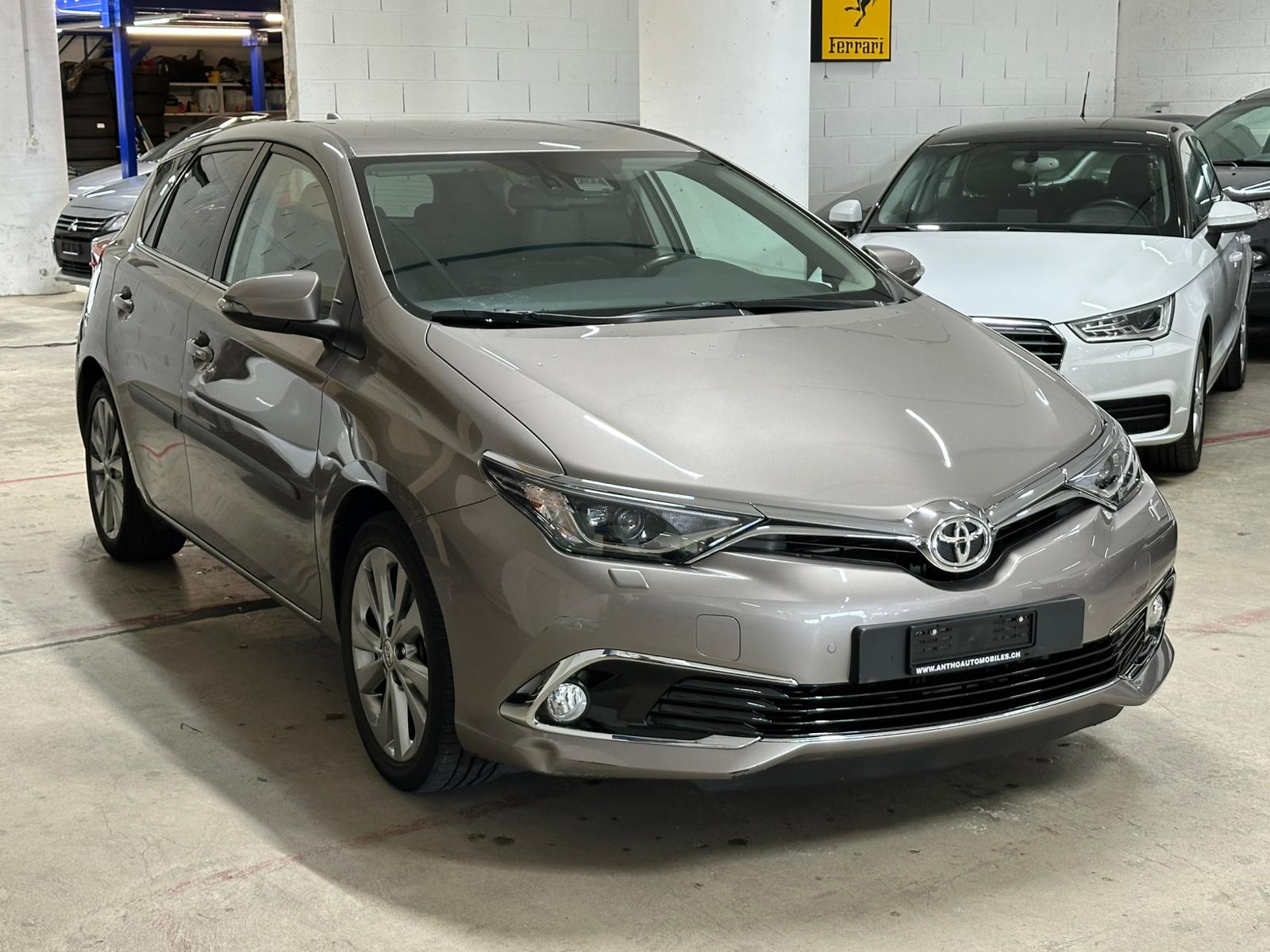 TOYOTA Auris 1.2 Turbo Luna-image-2