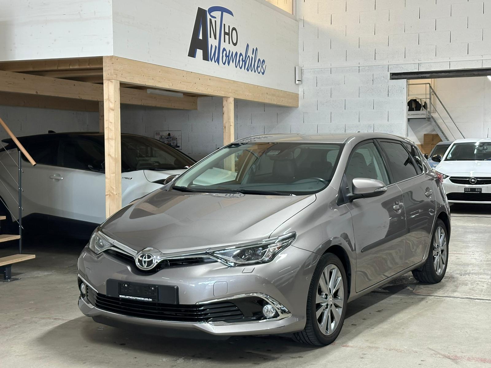 TOYOTA Auris 1.2 Turbo Luna