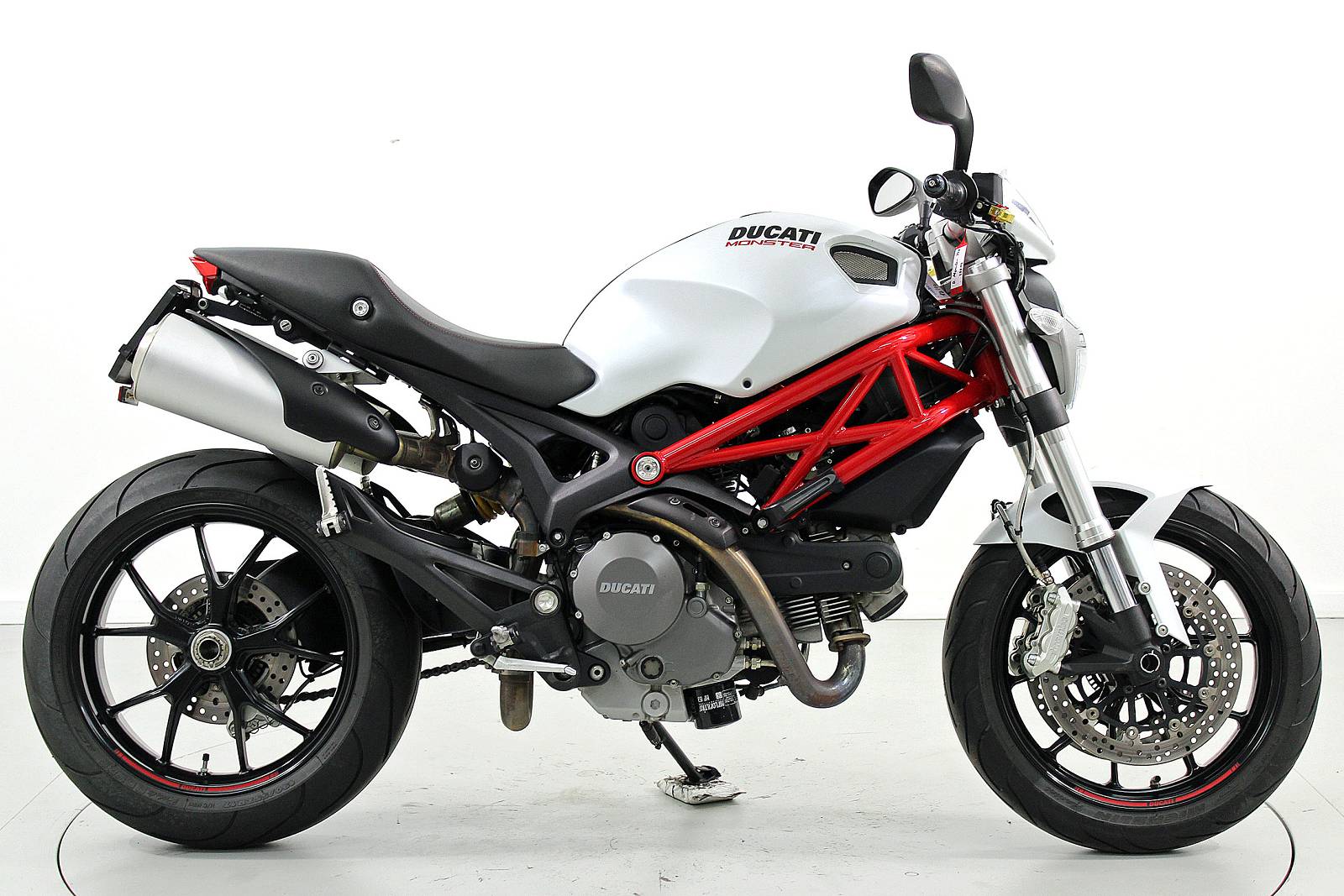 DUCATI Monster 796 ABS-showroom-element-3