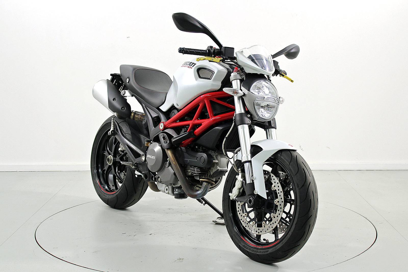 DUCATI Monster 796 ABS-showroom-element-1