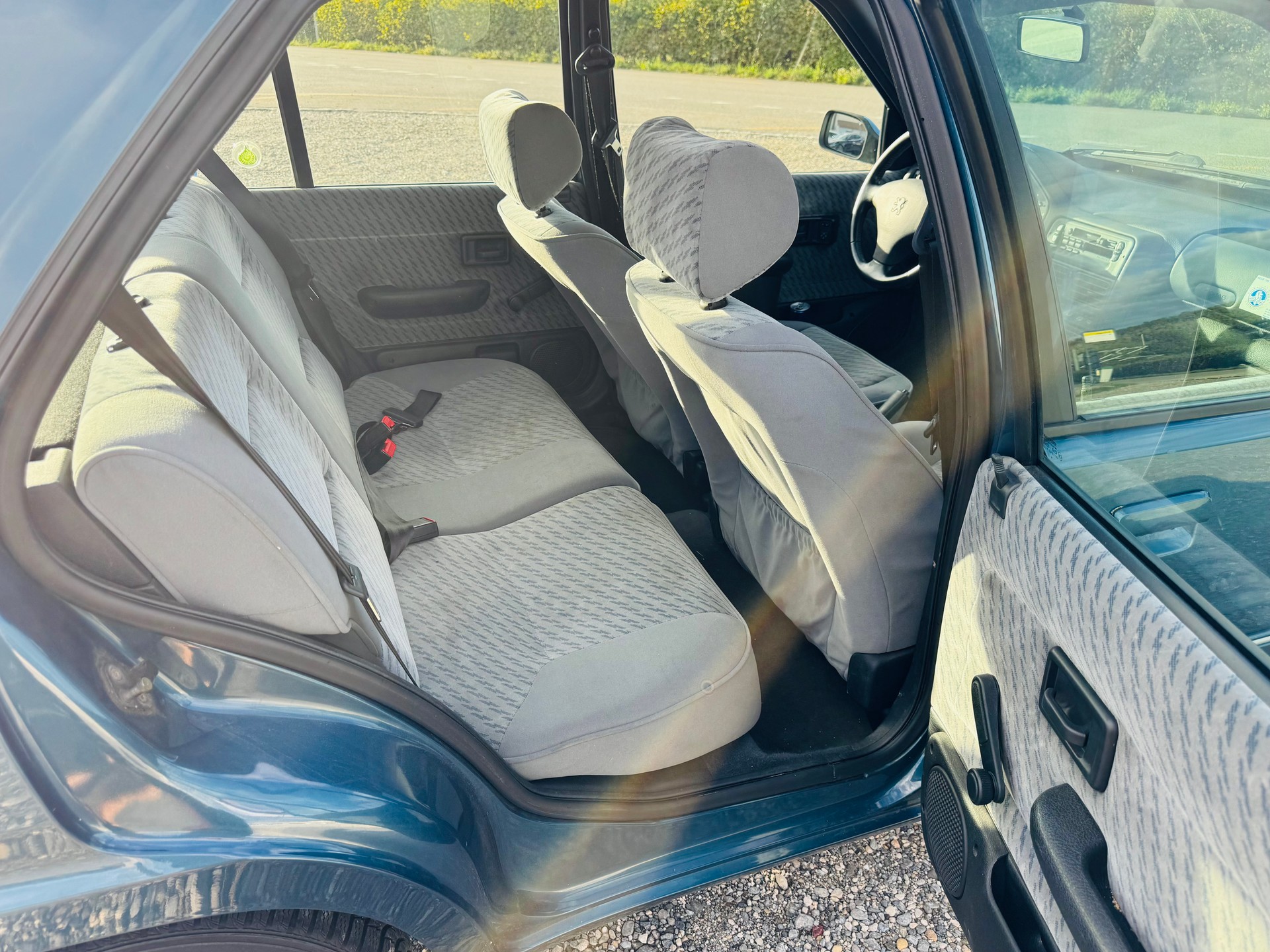 PEUGEOT 106 1.6 Suisse-image-9