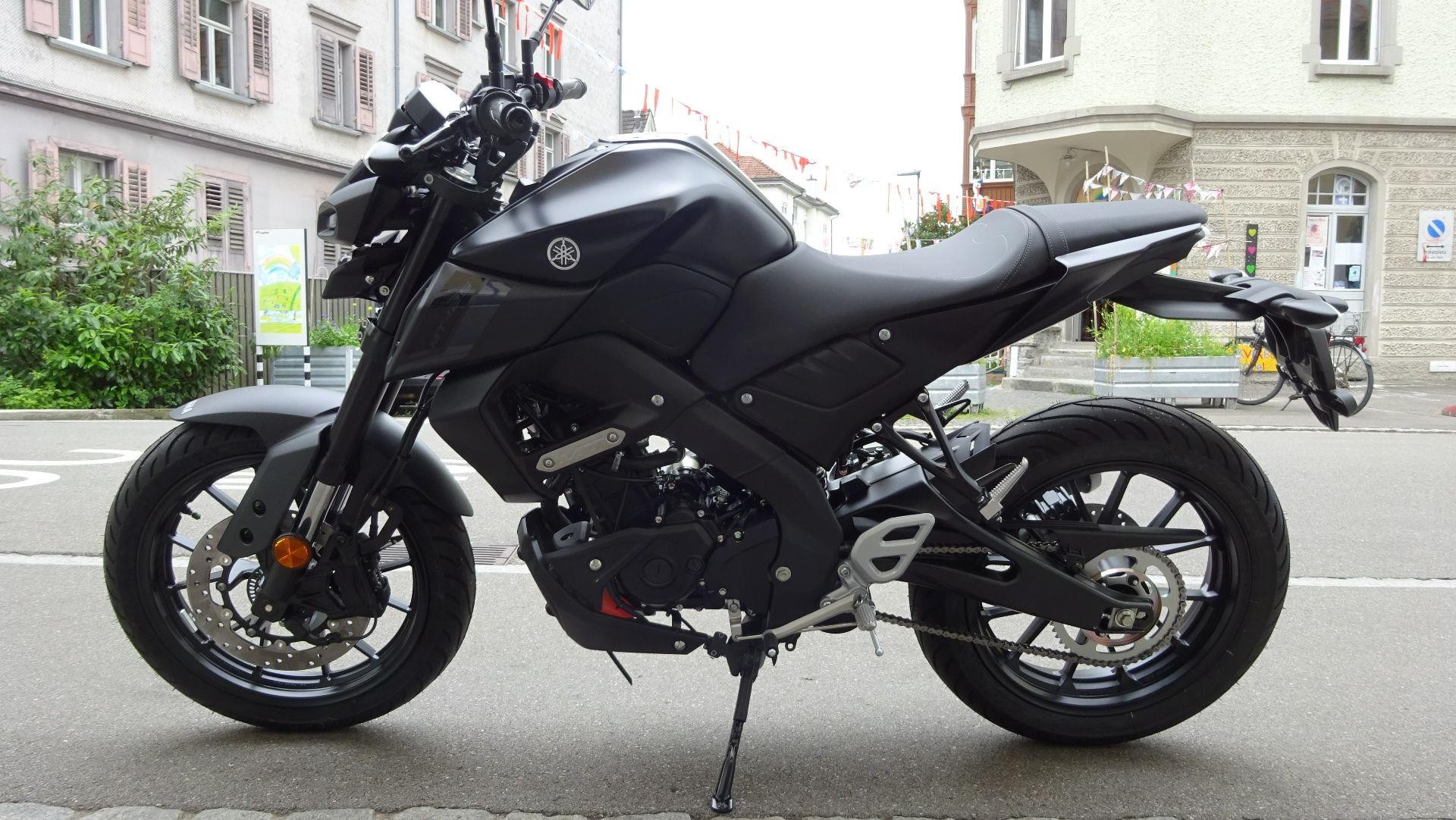 YAMAHA MT-125 ABS-showroom-element-3