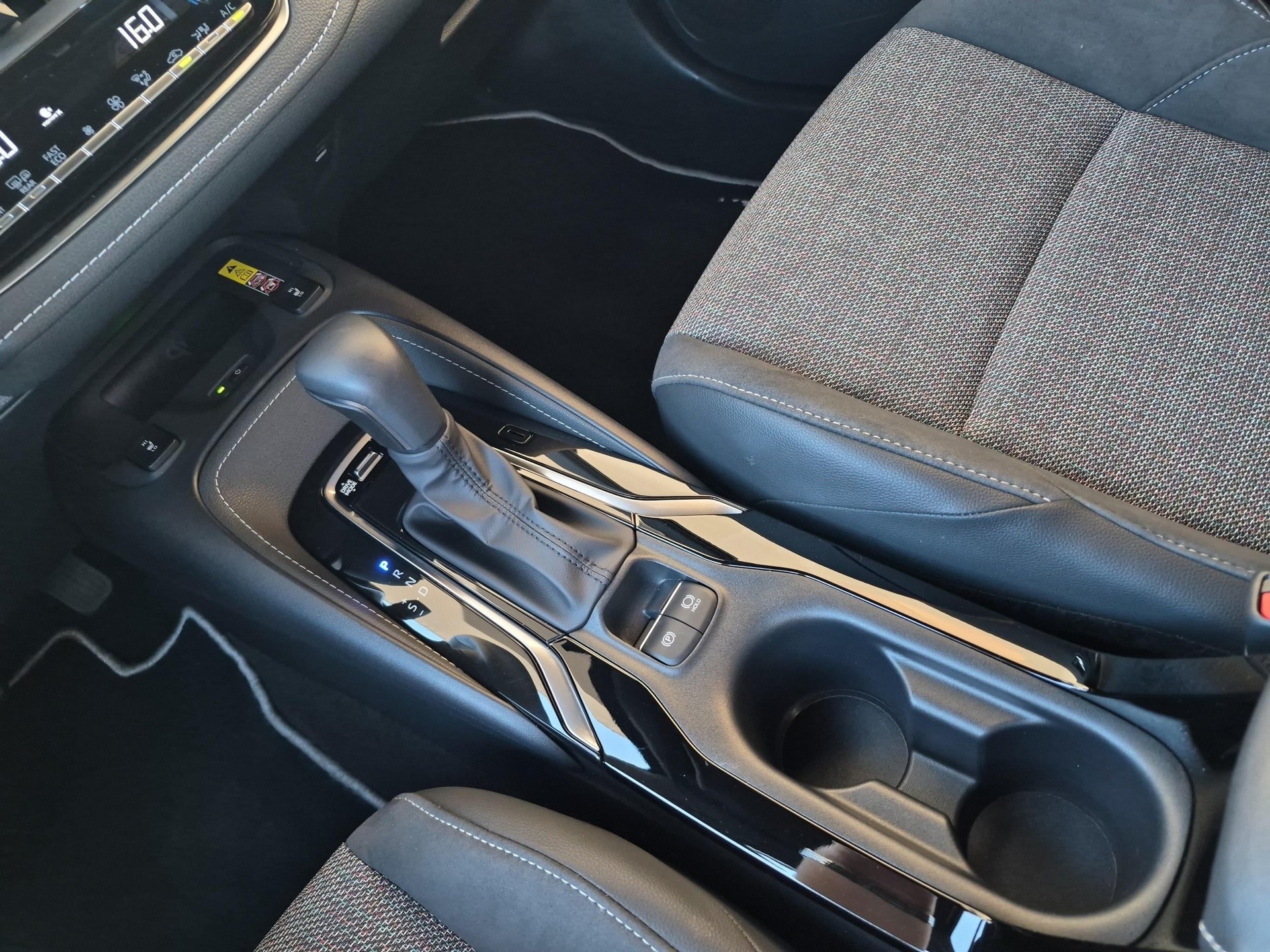 TOYOTA Corolla Touring Sports 2.0 HSD Trend-image-15