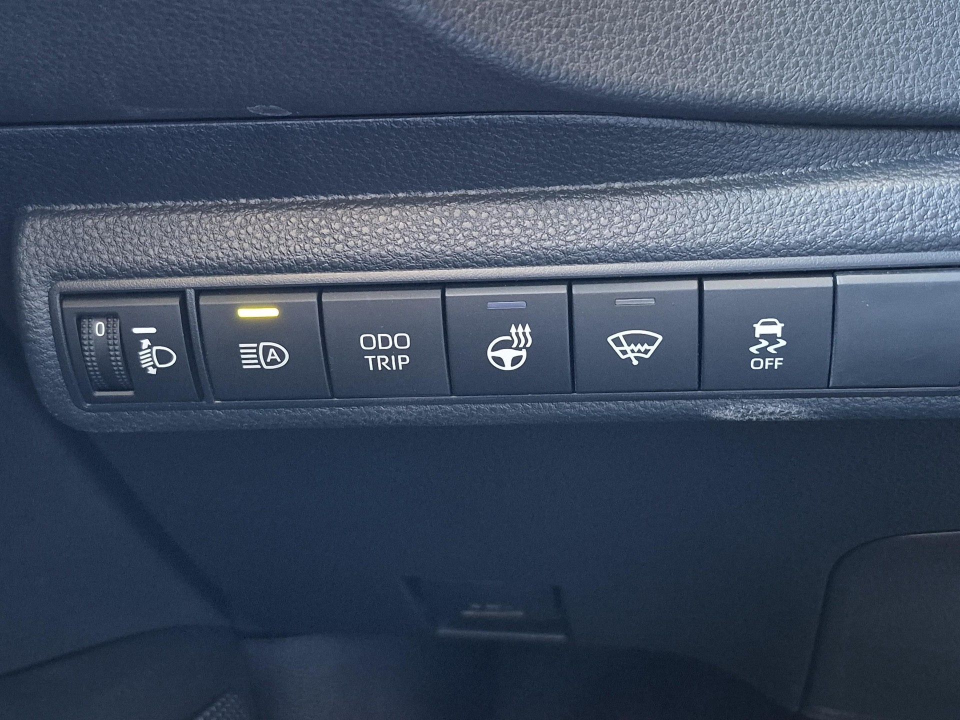 TOYOTA Corolla Touring Sports 2.0 HSD Trend-image-16