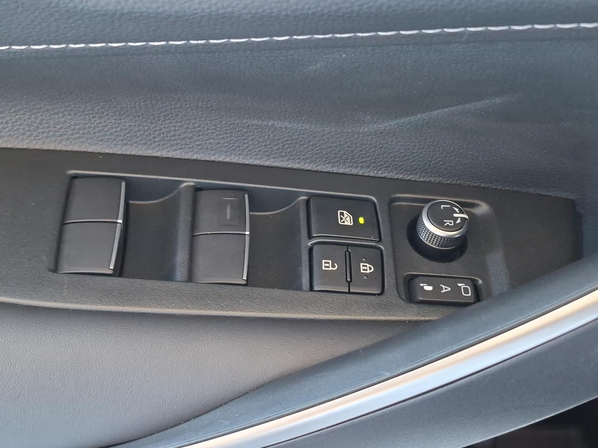 TOYOTA Corolla Touring Sports 2.0 HSD Trend-image-17