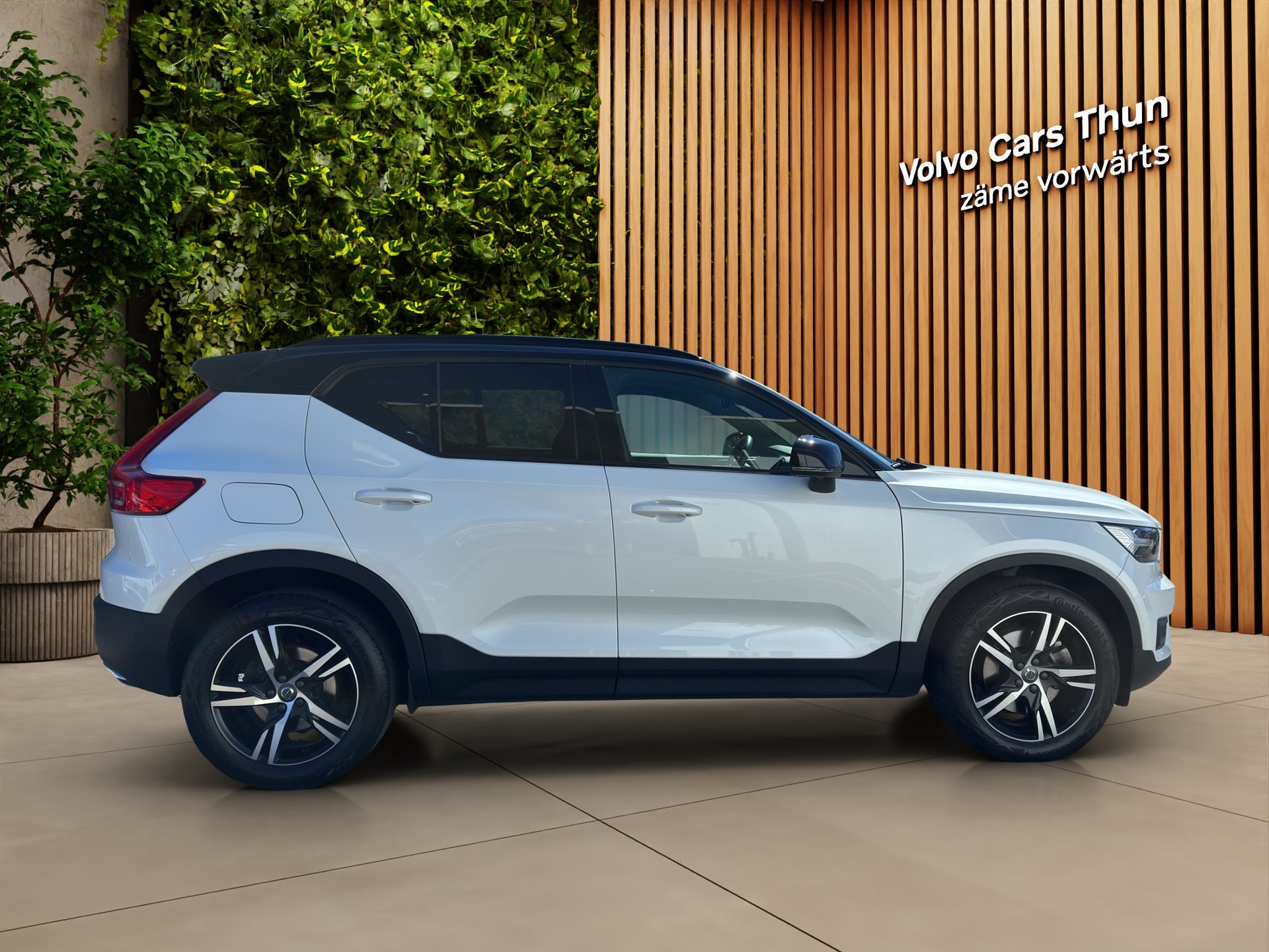 VOLVO XC40 2.0 T4 R-Design AWD-showroom-element-3
