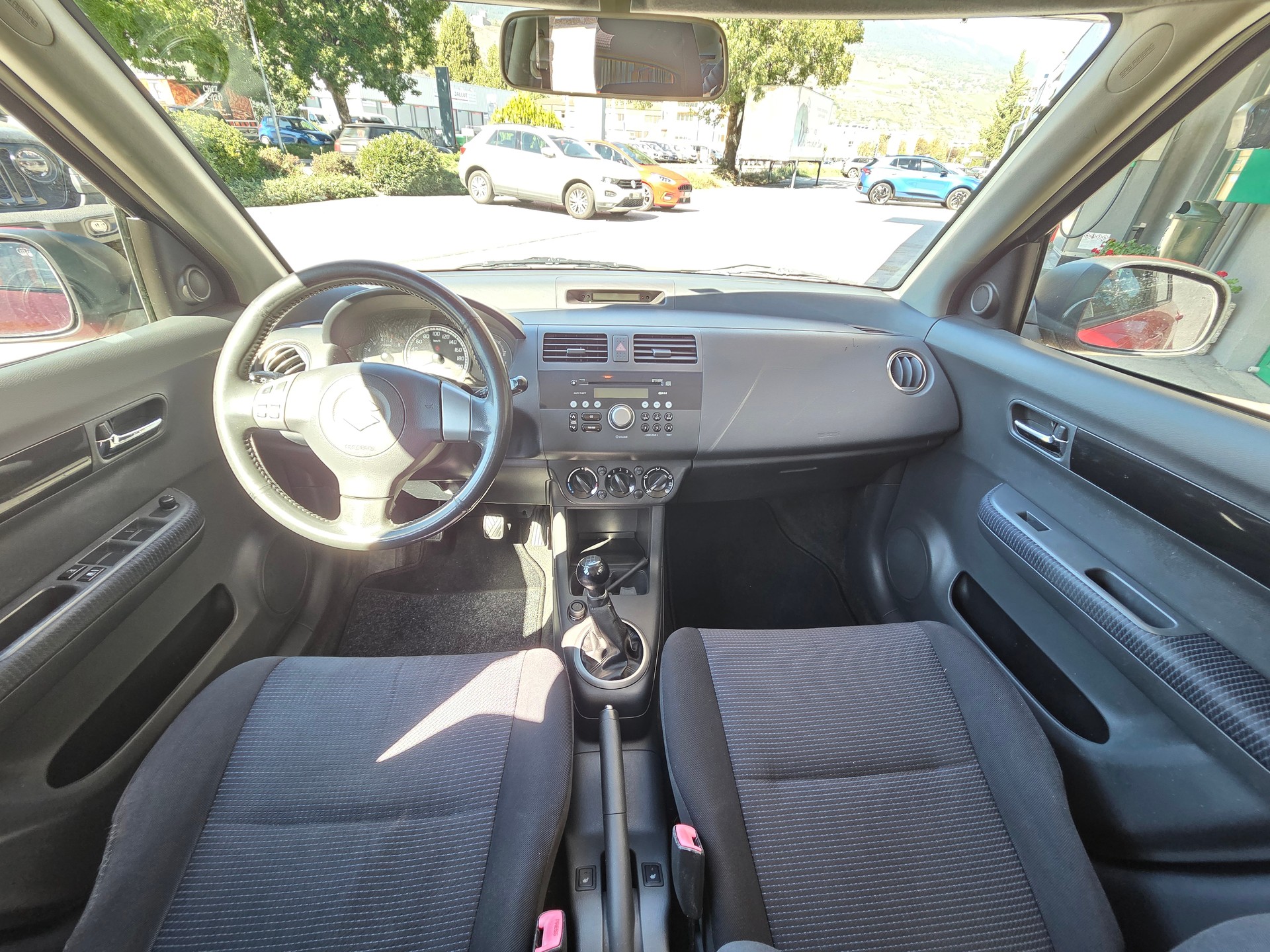 SUZUKI Swift 1.3i 16V GL Top 4x4-image-4