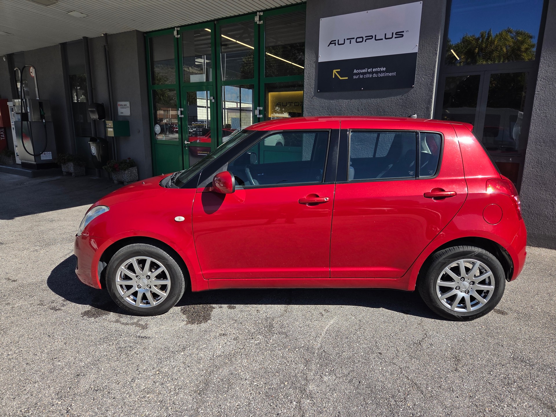 SUZUKI Swift 1.3i 16V GL Top 4x4-image-1
