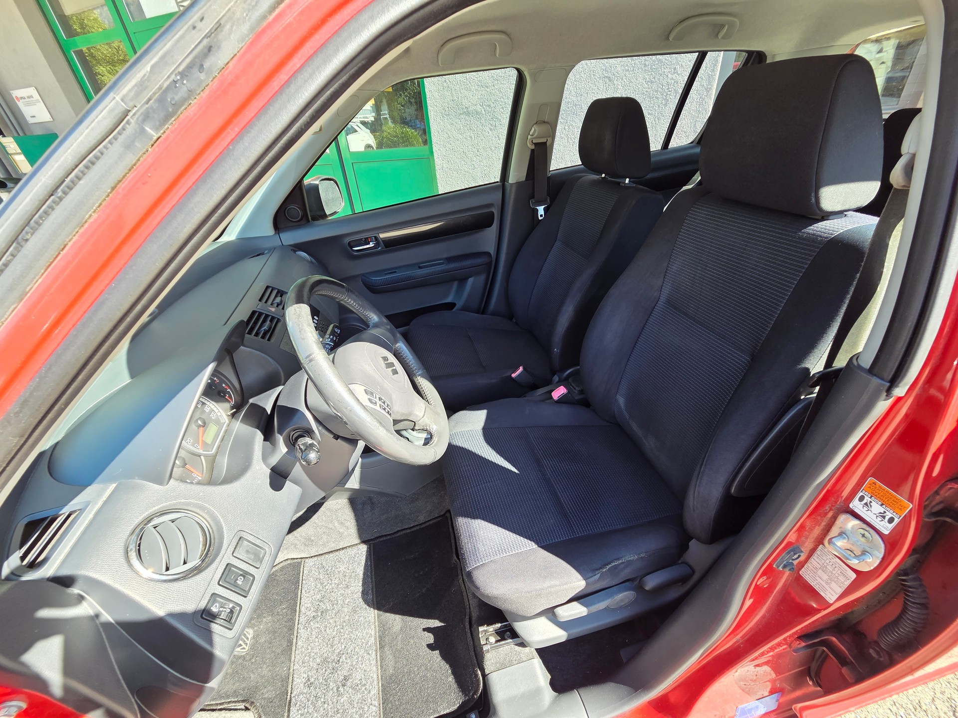 SUZUKI Swift 1.3i 16V GL Top 4x4-image-6