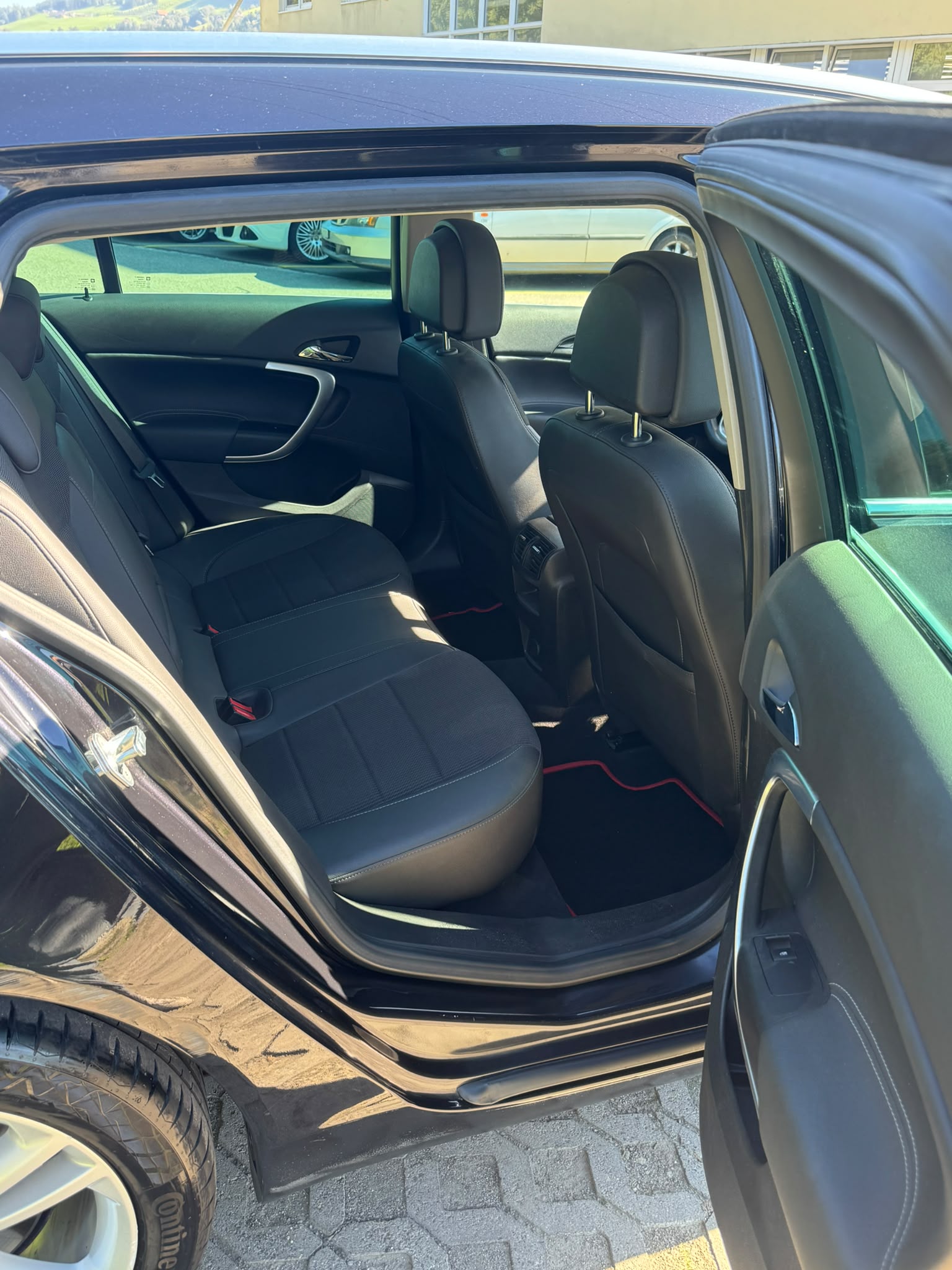OPEL Insignia Sports Tourer 2.0 Turbo Edition Automatic-image-9