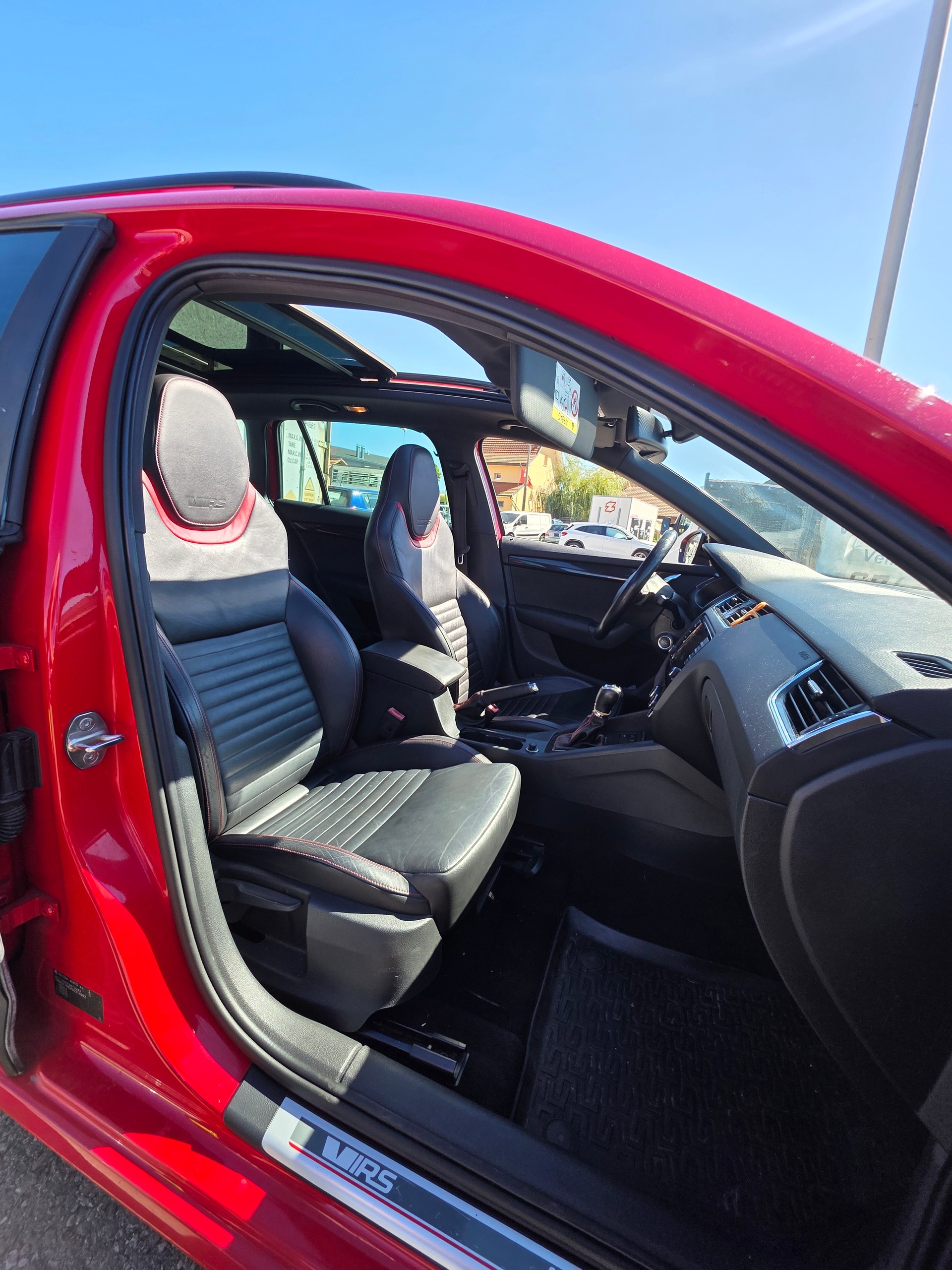 SKODA Octavia Combi 2.0 TDI RS 4x4 DSG-image-8