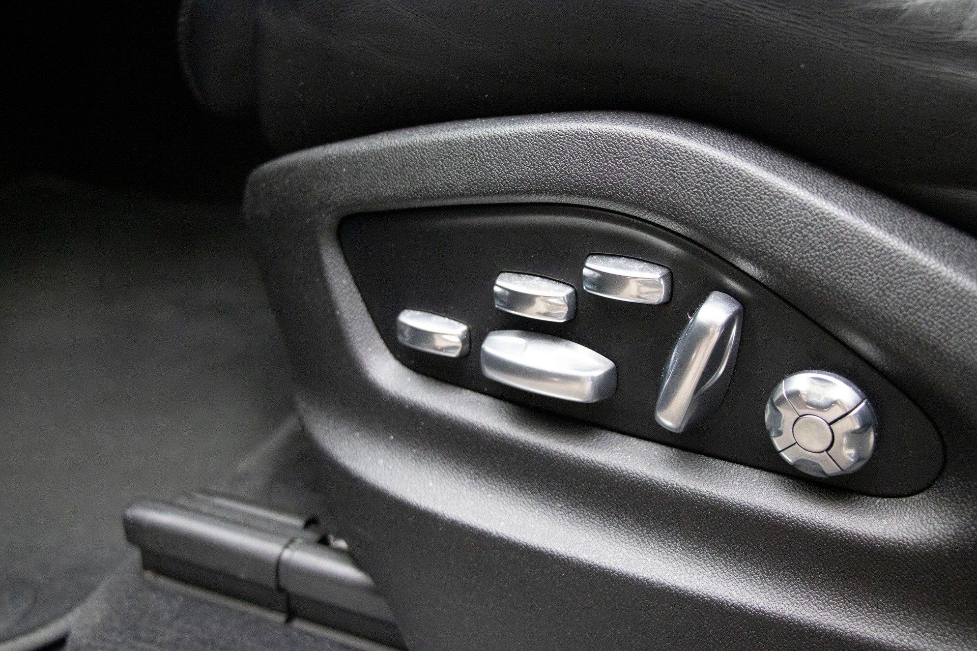 PORSCHE Cayenne-image-6