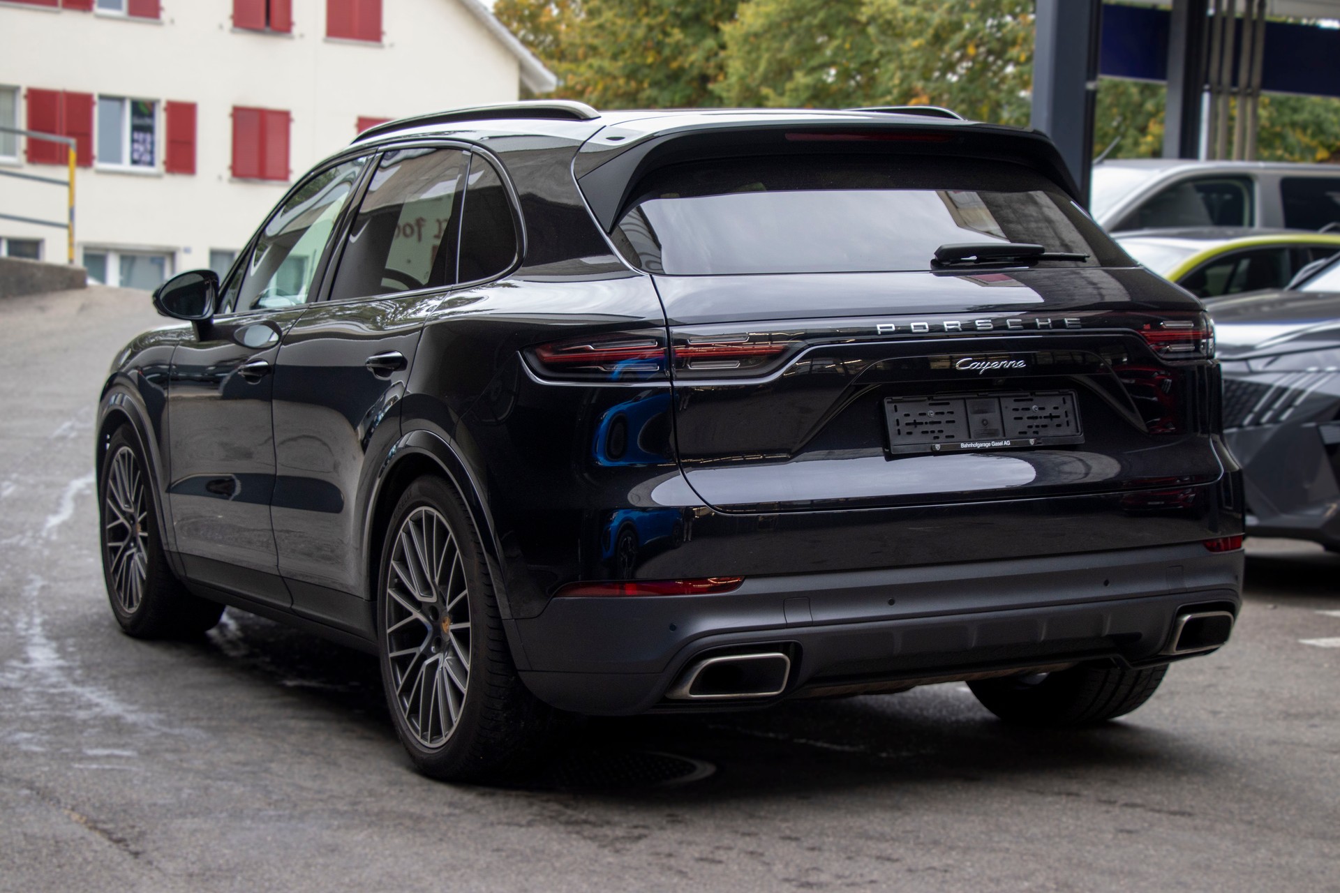 PORSCHE Cayenne-image-1