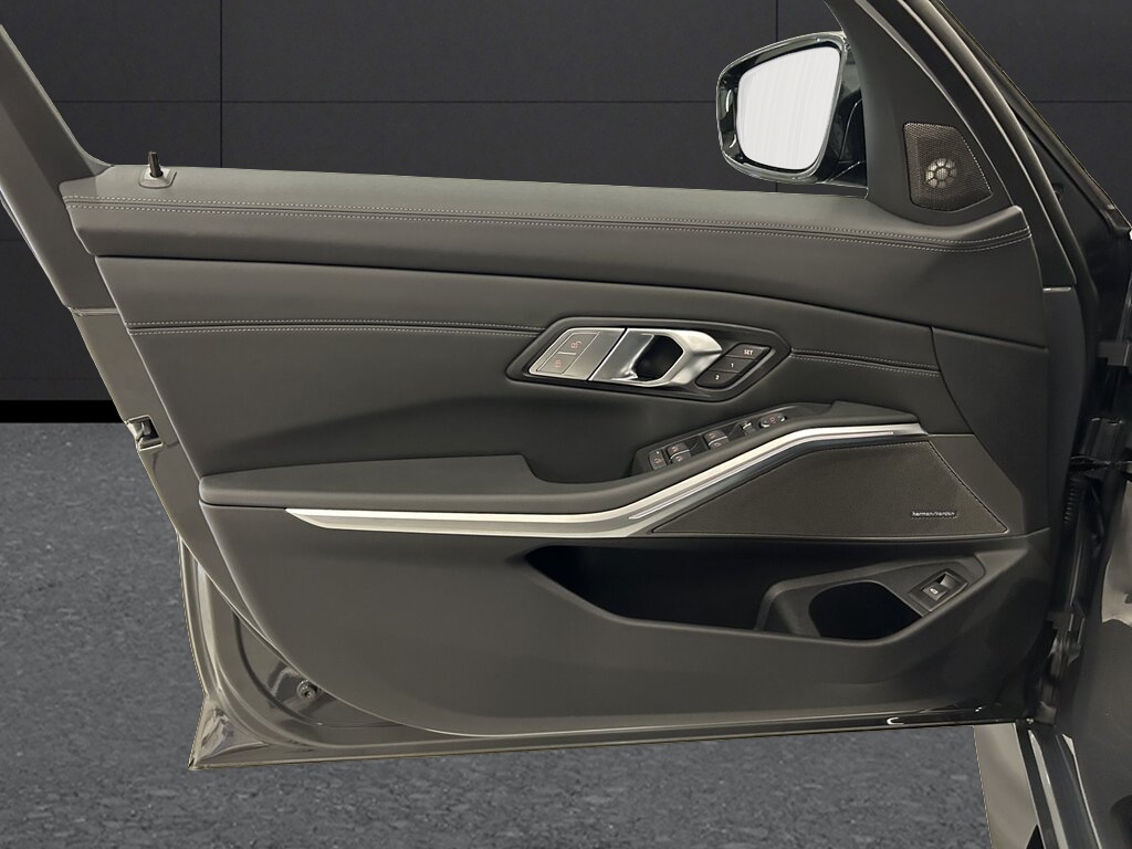 BMW M3 Touring xDrive Competition M-image-8