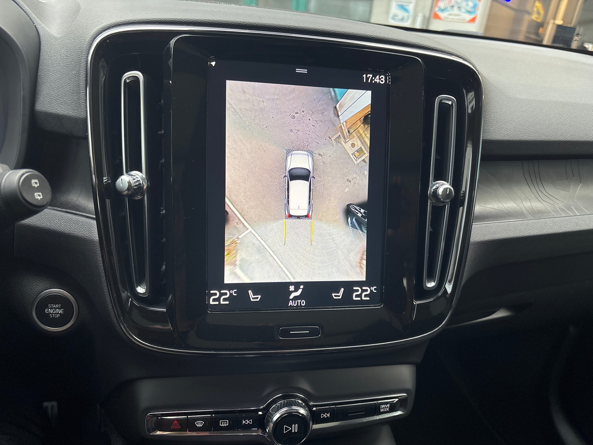 VOLVO XC40 T5 PHEV Ultimate Bright DCT-image-13