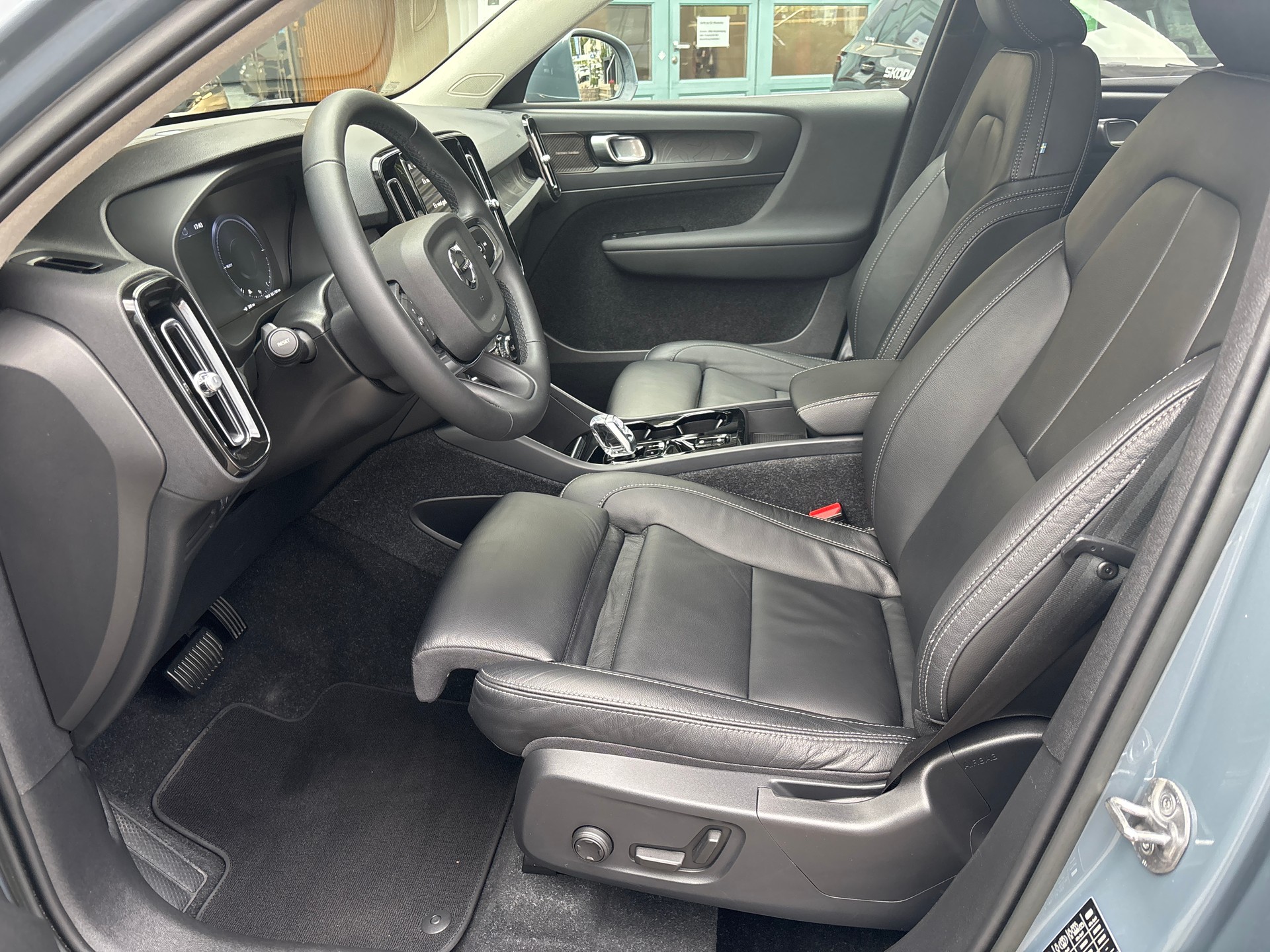 VOLVO XC40 T5 PHEV Ultimate Bright DCT-image-10