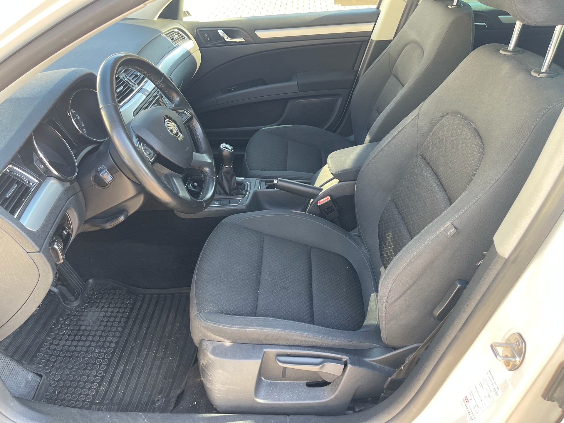 SKODA Superb Combi 1.8 TSI Elegance 4x4-image-8