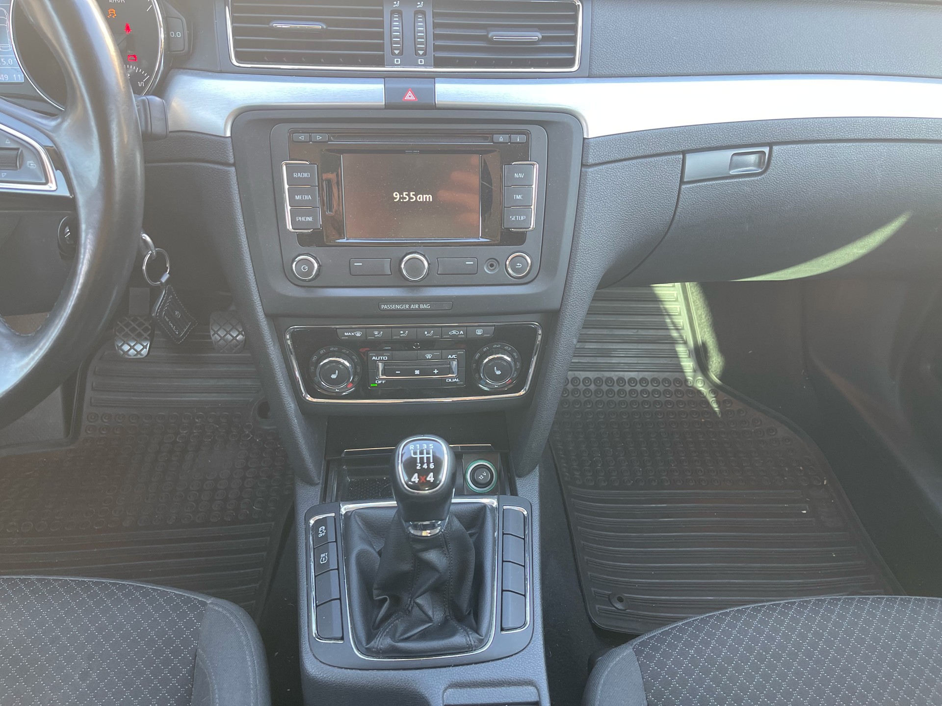 SKODA Superb Combi 1.8 TSI Elegance 4x4-image-13