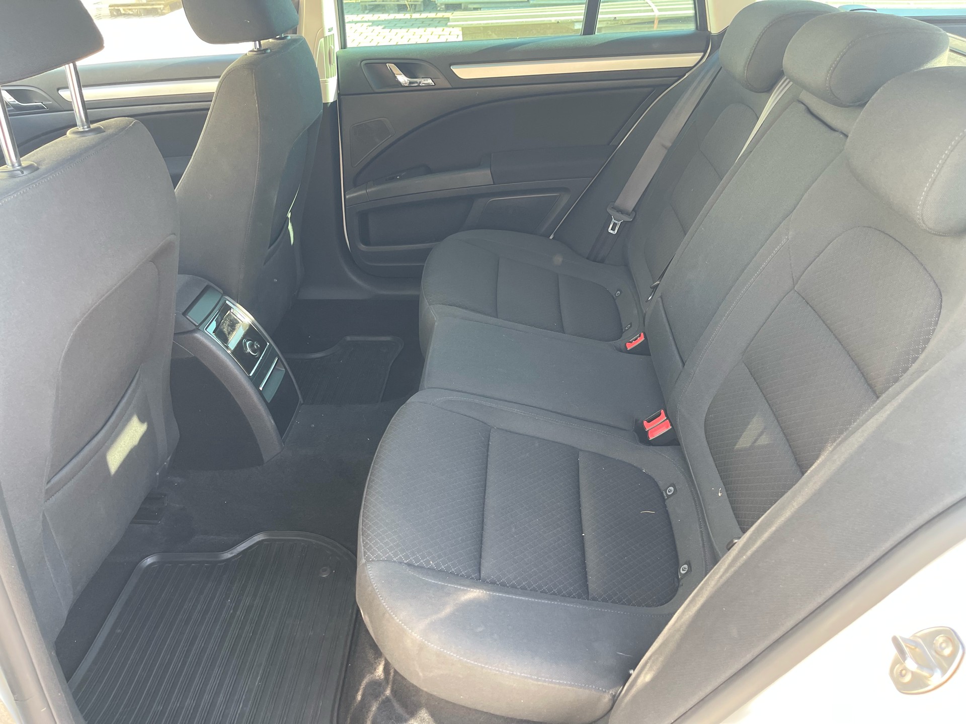 SKODA Superb Combi 1.8 TSI Elegance 4x4-image-9
