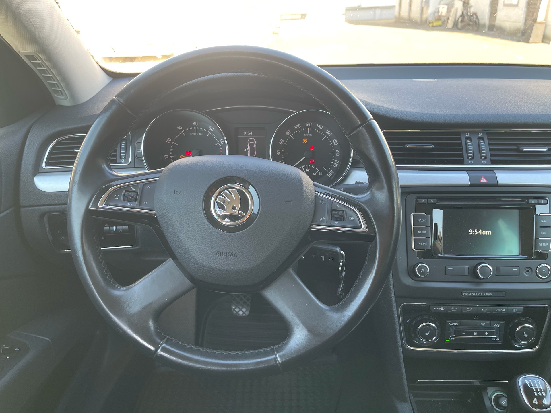 SKODA Superb Combi 1.8 TSI Elegance 4x4-image-12