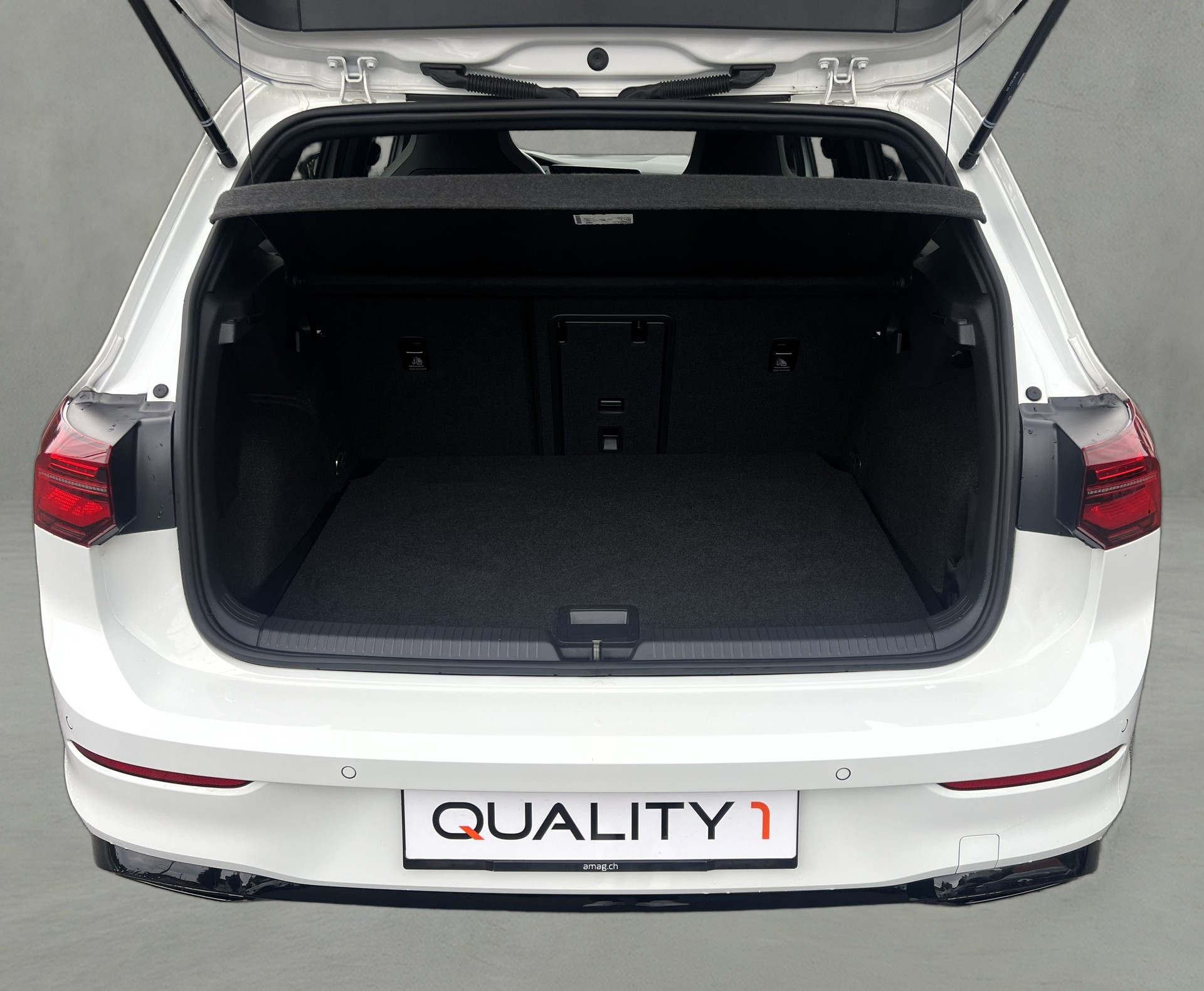 VW Golf 1.5 eTSI mHEV ACT R-Line 75 Edition DSG-image-9