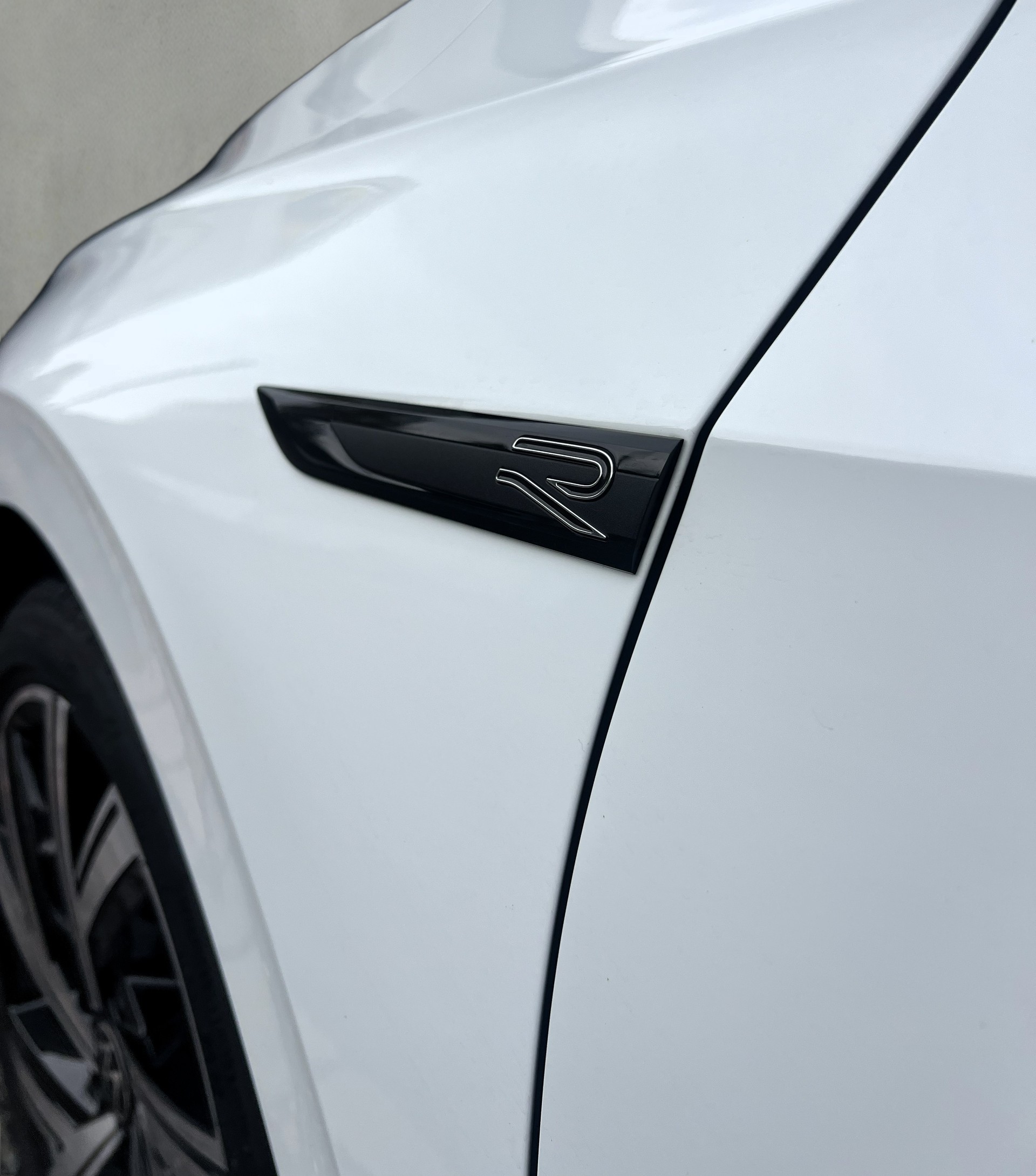 VW Golf 1.5 eTSI mHEV ACT R-Line 75 Edition DSG-image-17