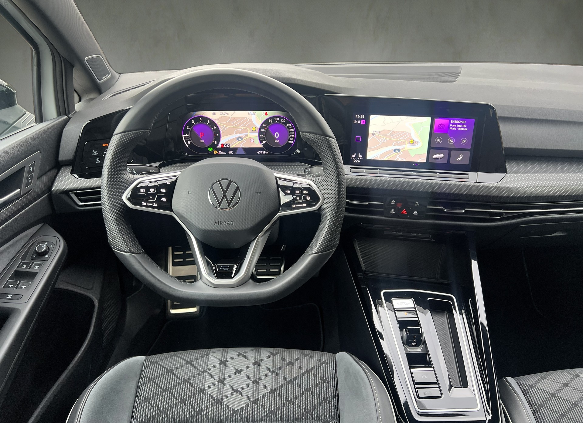 VW Golf 1.5 eTSI mHEV ACT R-Line 75 Edition DSG-image-22