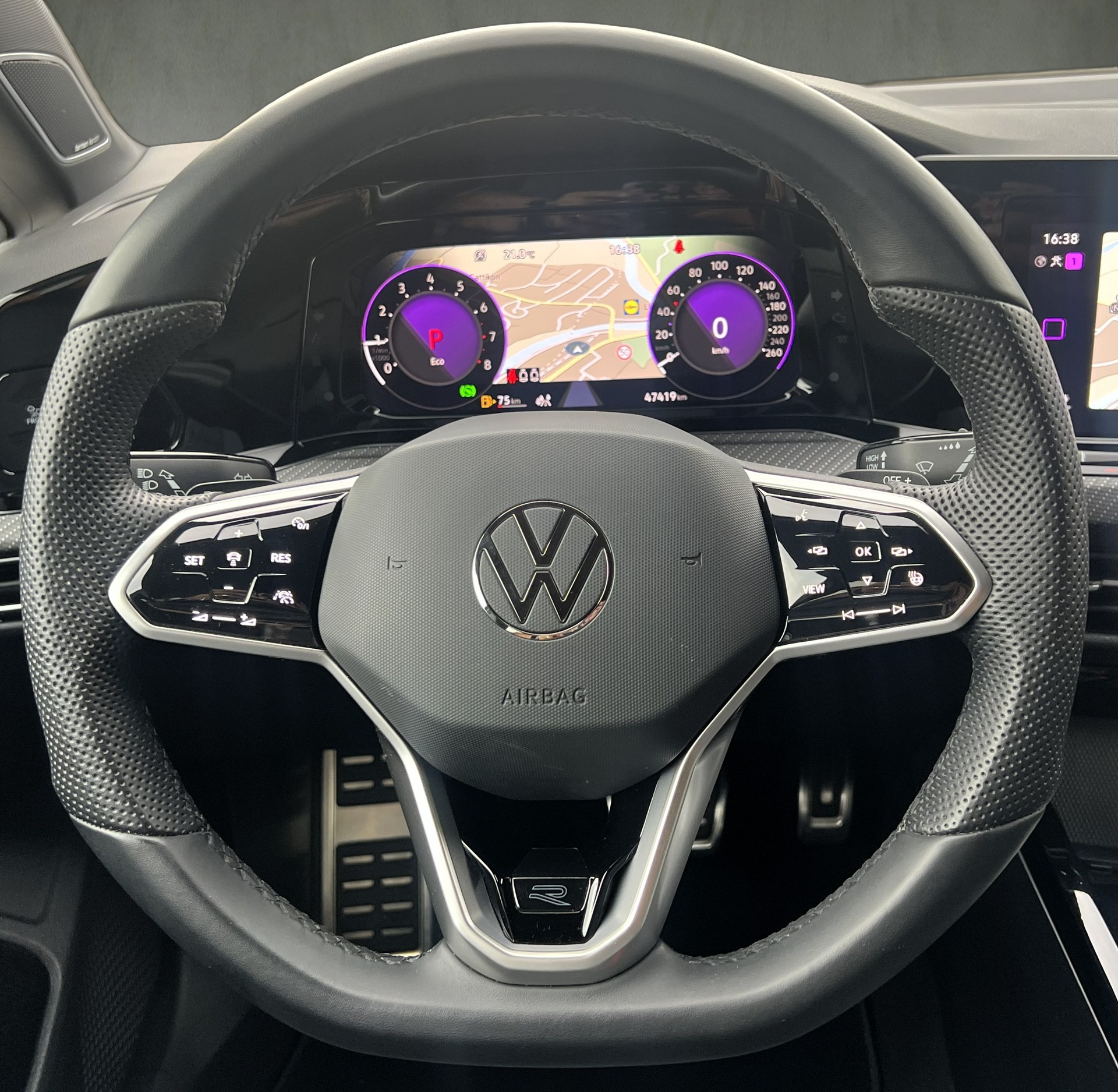 VW Golf 1.5 eTSI mHEV ACT R-Line 75 Edition DSG-image-21