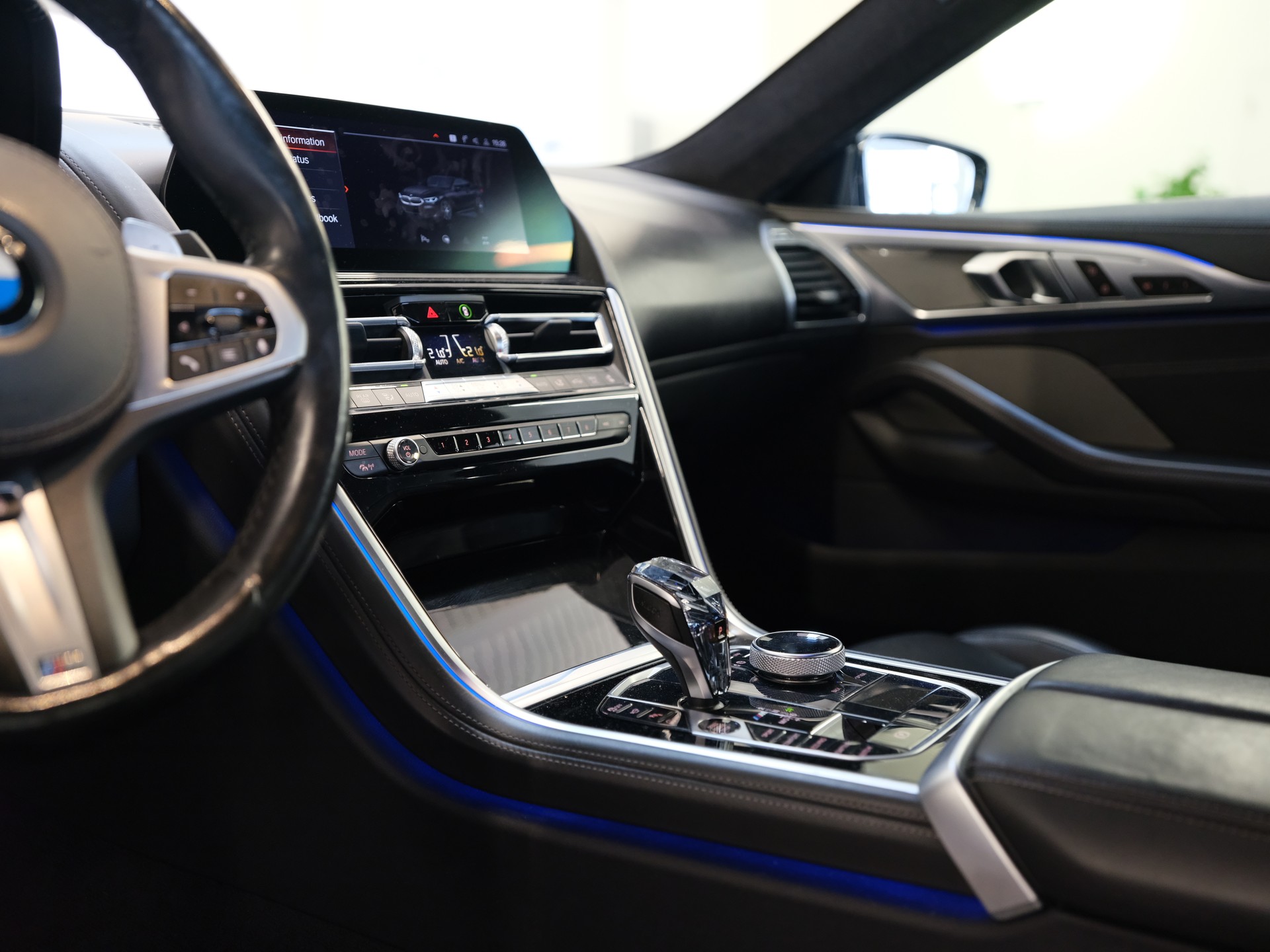 BMW M850i xDrive Steptronic *BLACK-SAPPHIRE*-image-18