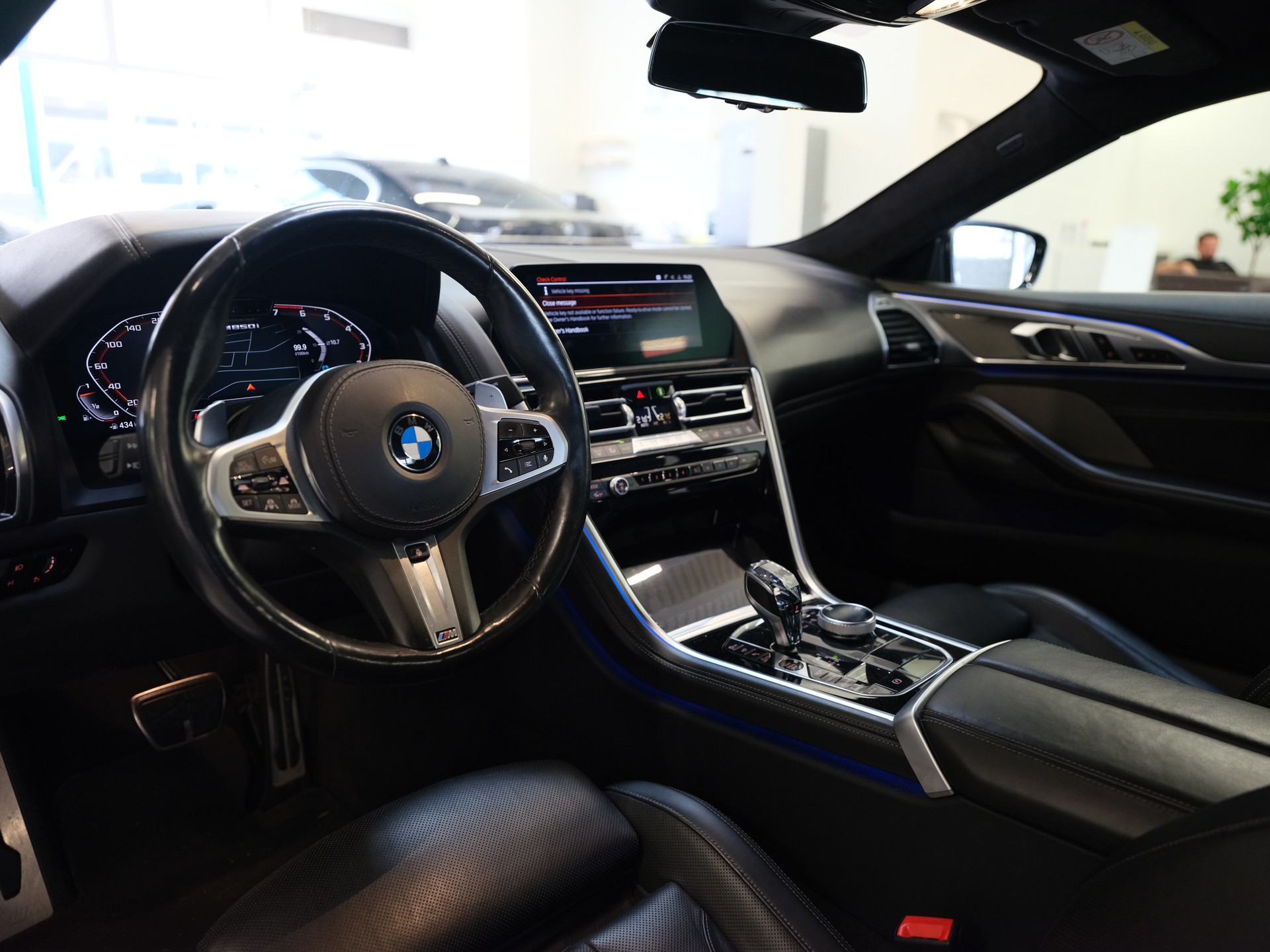BMW M850i xDrive Steptronic *BLACK-SAPPHIRE*-image-12