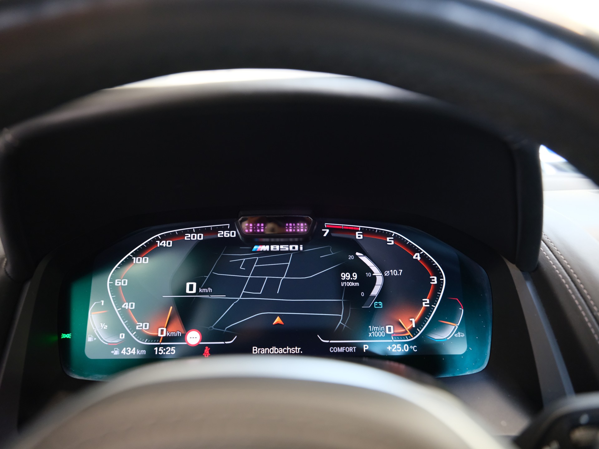 BMW M850i xDrive Steptronic *BLACK-SAPPHIRE*-image-17