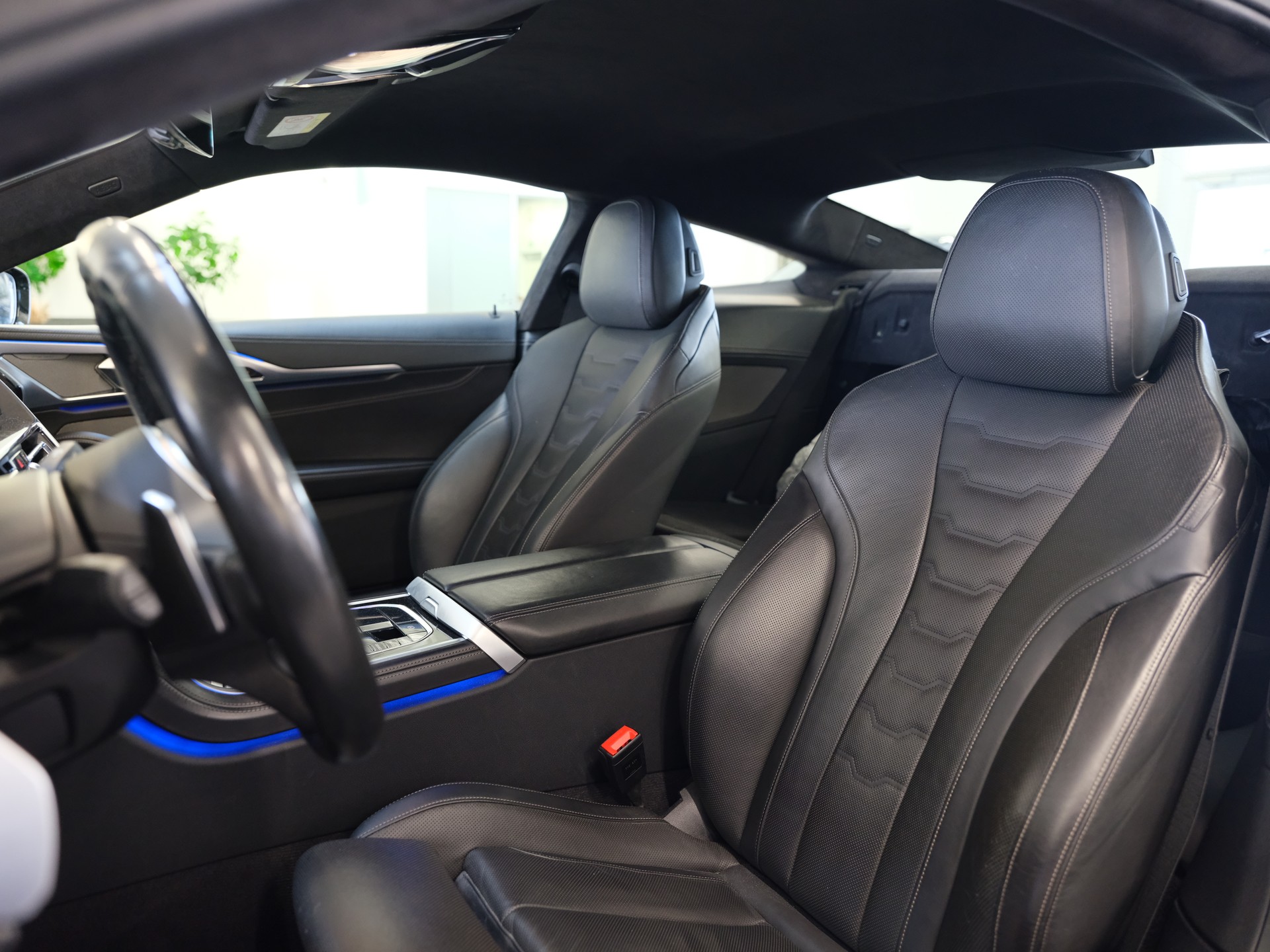 BMW M850i xDrive Steptronic *BLACK-SAPPHIRE*-image-16