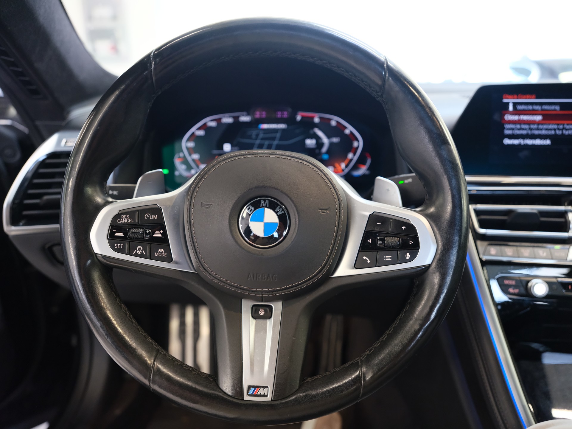 BMW M850i xDrive Steptronic *BLACK-SAPPHIRE*-image-13