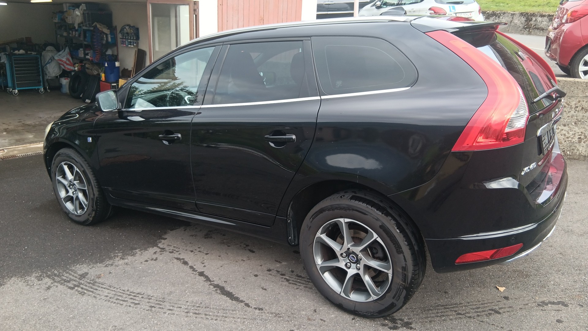 VOLVO XC60 D4 AWD OceanRace-image-2