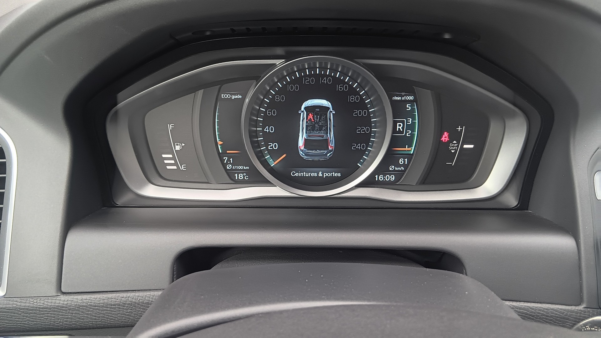 VOLVO XC60 D4 AWD OceanRace-image-10