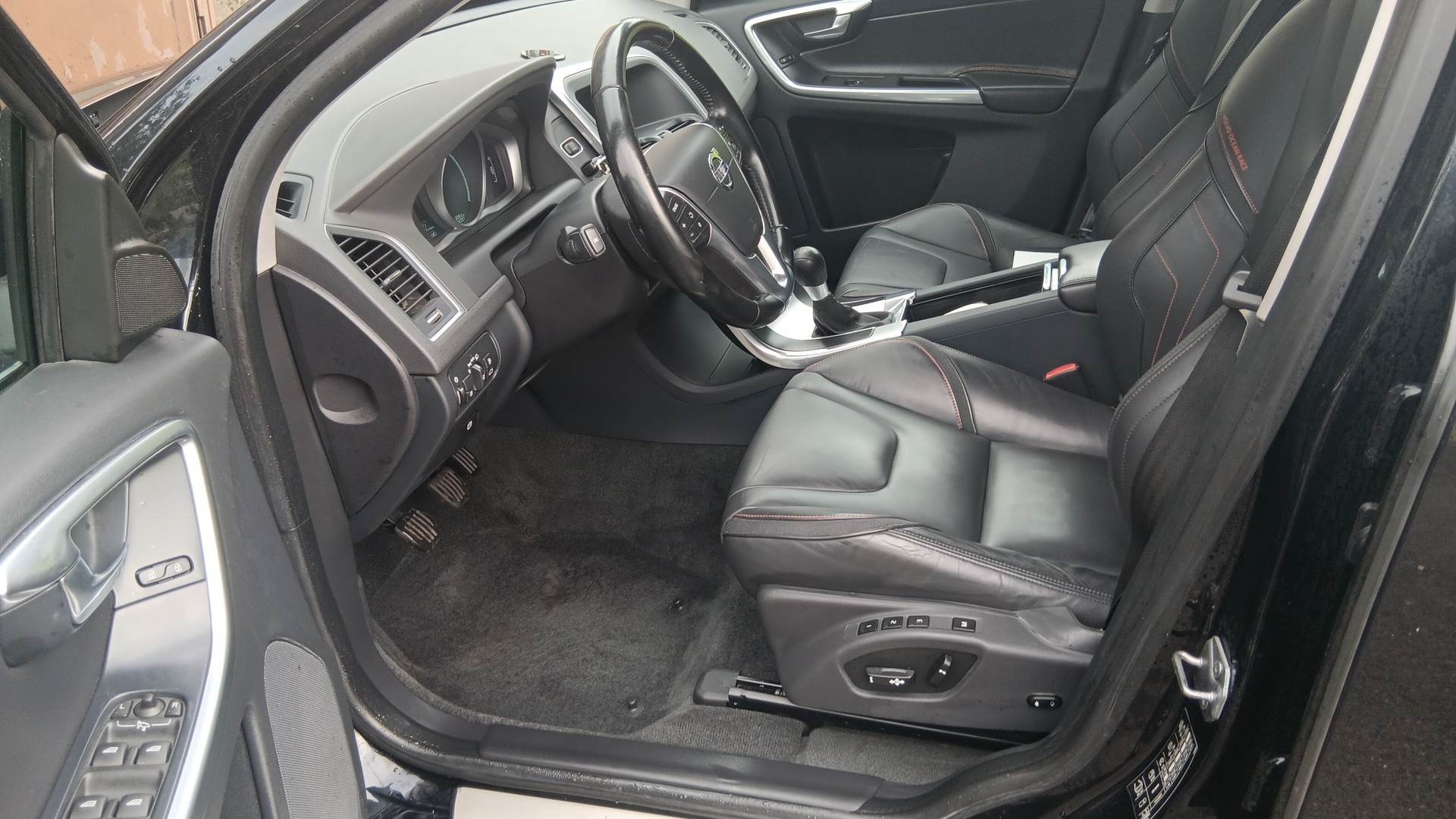 VOLVO XC60 D4 AWD OceanRace-image-4