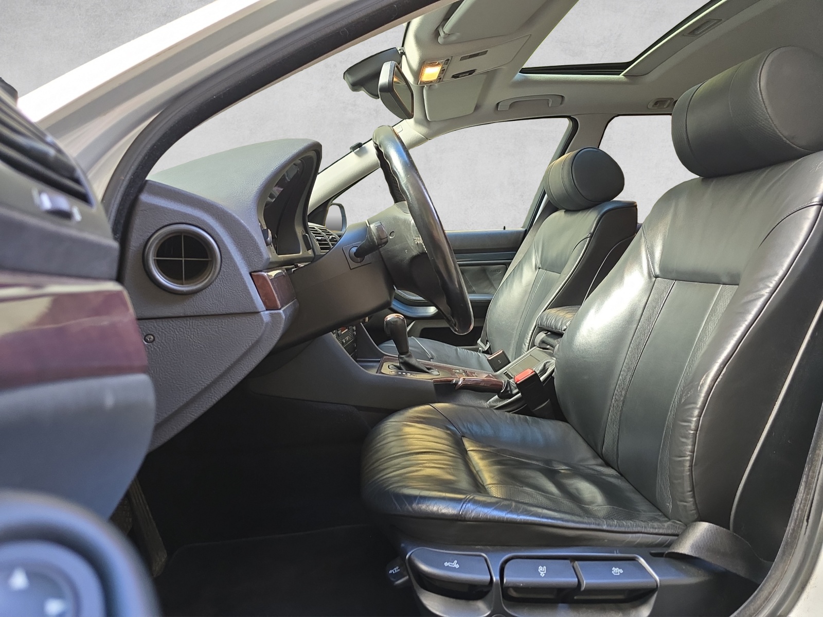 BMW 520i Touring Exclusive Edition (Für Projektfahrzeug o. Export)-image-8