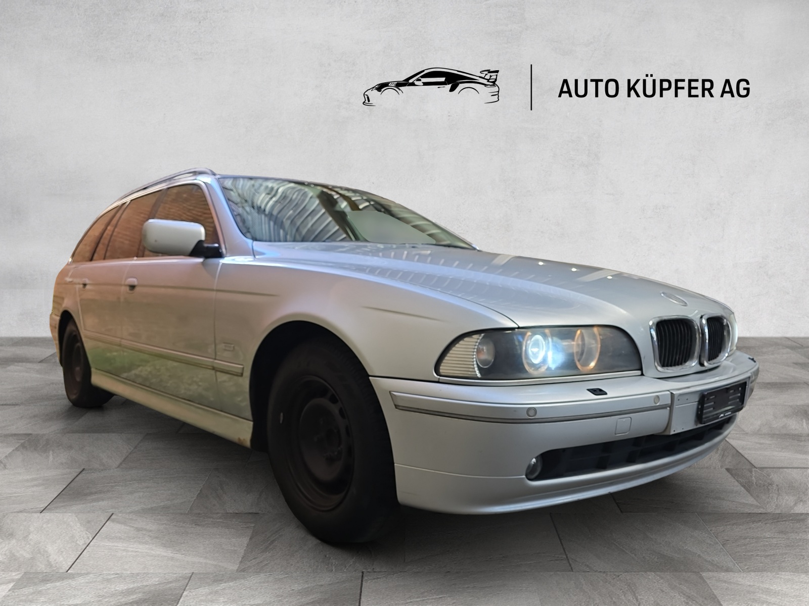 BMW 520i Touring Exclusive Edition (Für Projektfahrzeug o. Export)-image-1
