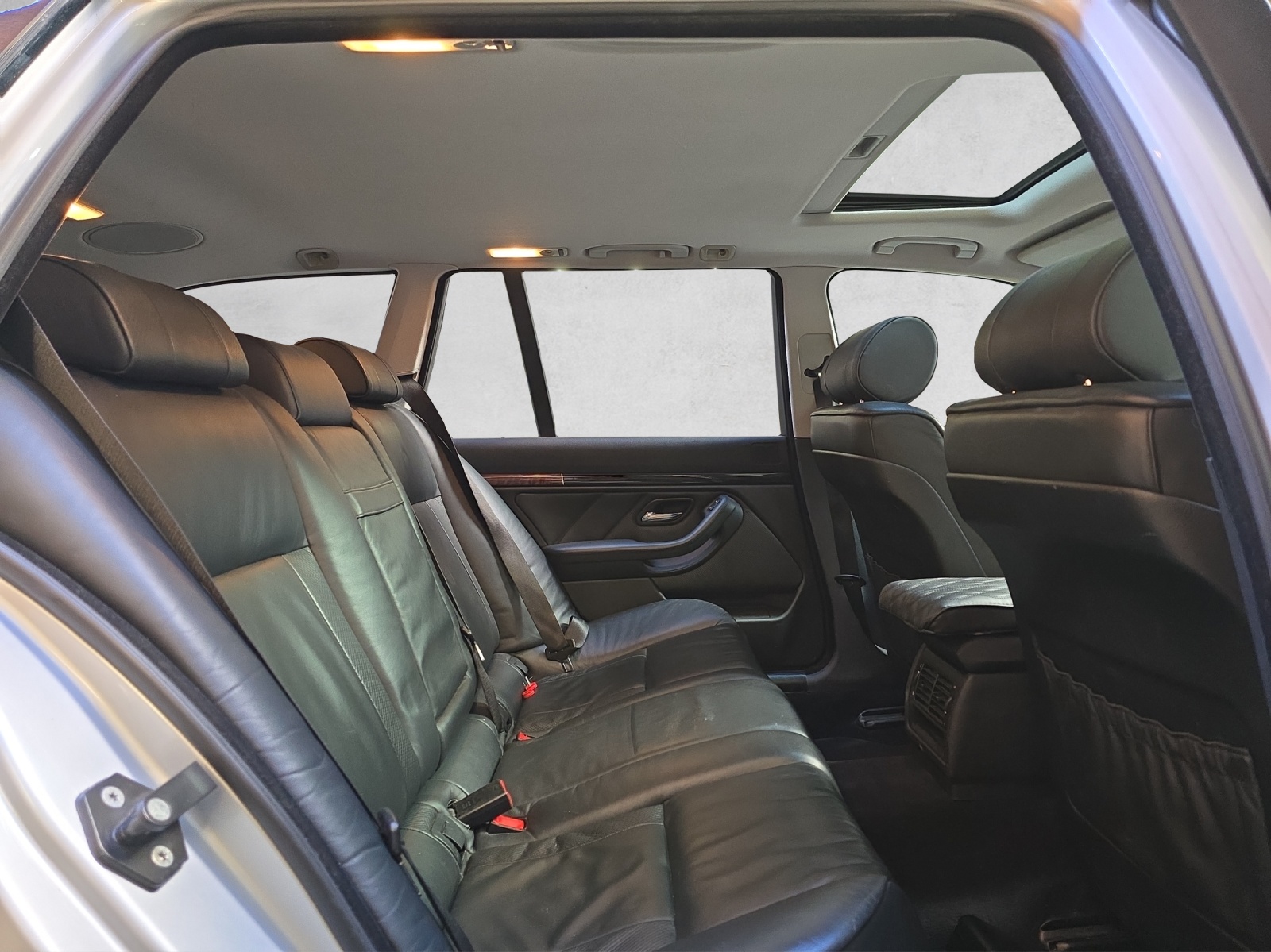 BMW 520i Touring Exclusive Edition (Für Projektfahrzeug o. Export)-image-11