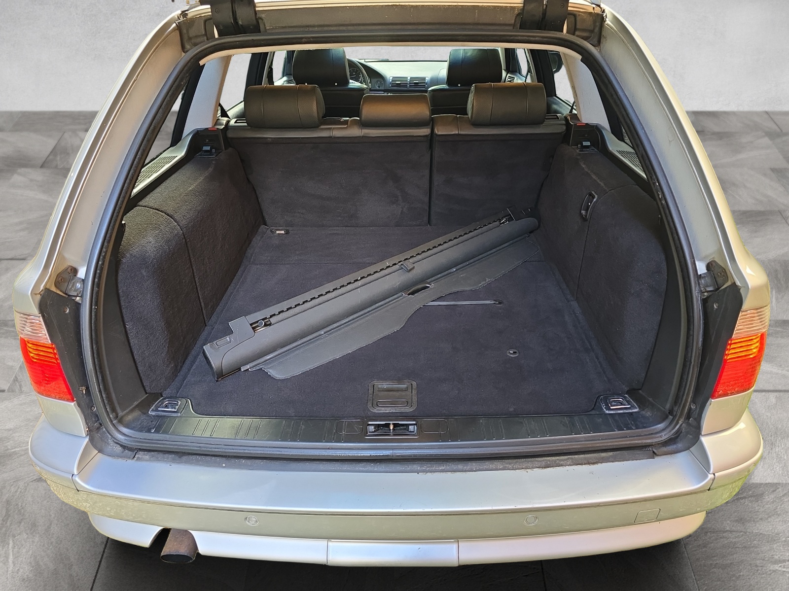 BMW 520i Touring Exclusive Edition (Für Projektfahrzeug o. Export)-image-20