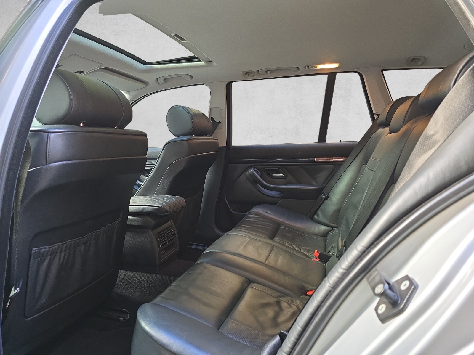BMW 520i Touring Exclusive Edition (Für Projektfahrzeug o. Export)-image-10